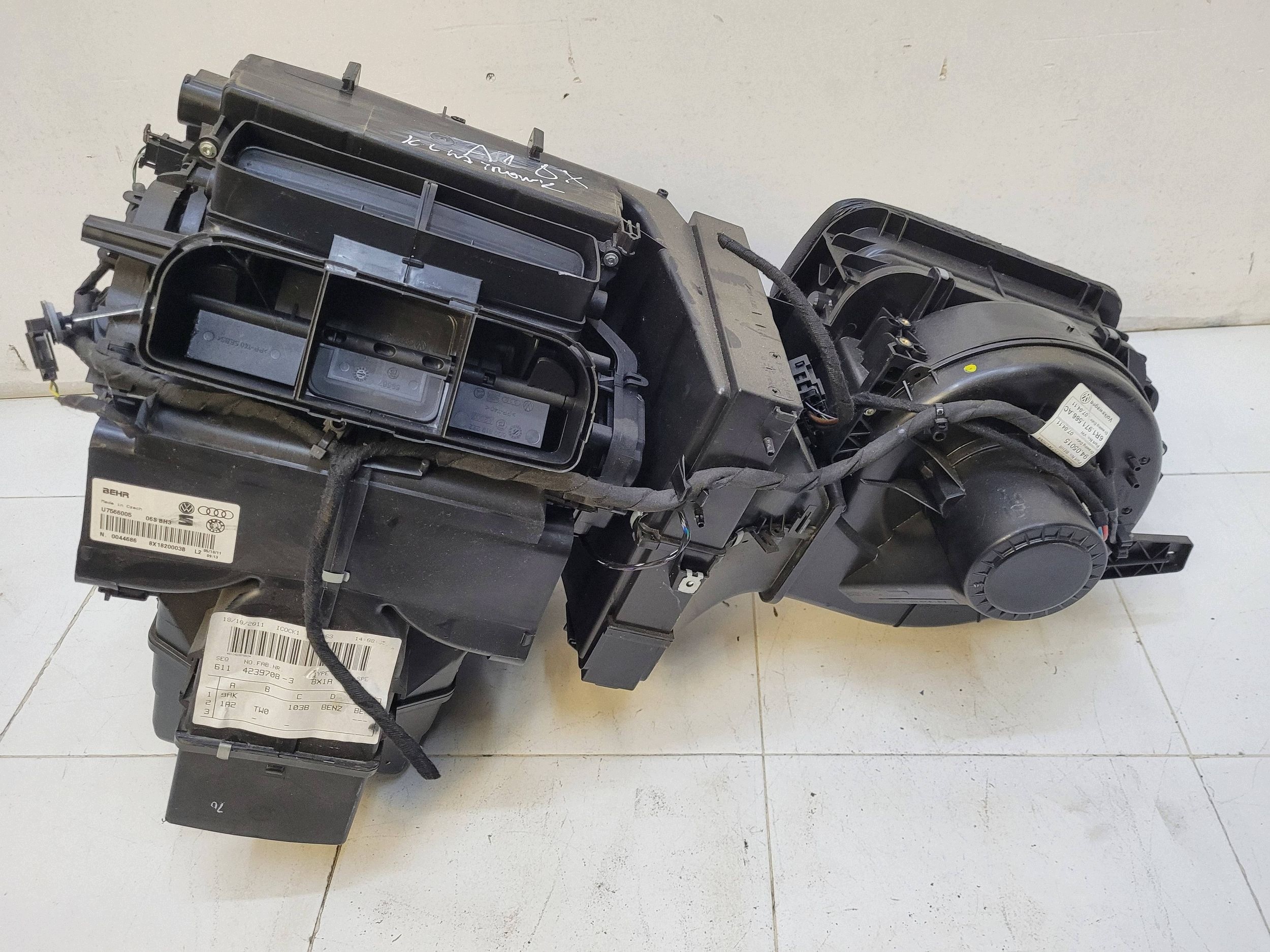 AUDI A1 8X heater heating MIESZALNIK CLIMATRONIC 8X1820003B