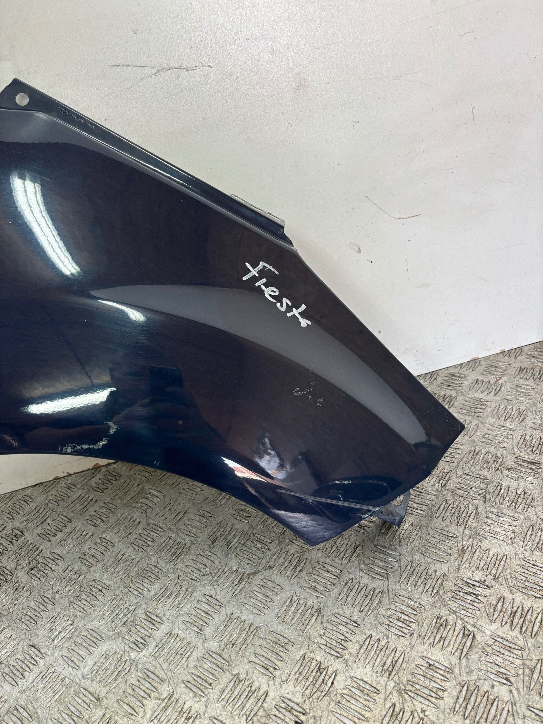 fender front front right FORD FIESTA MK7