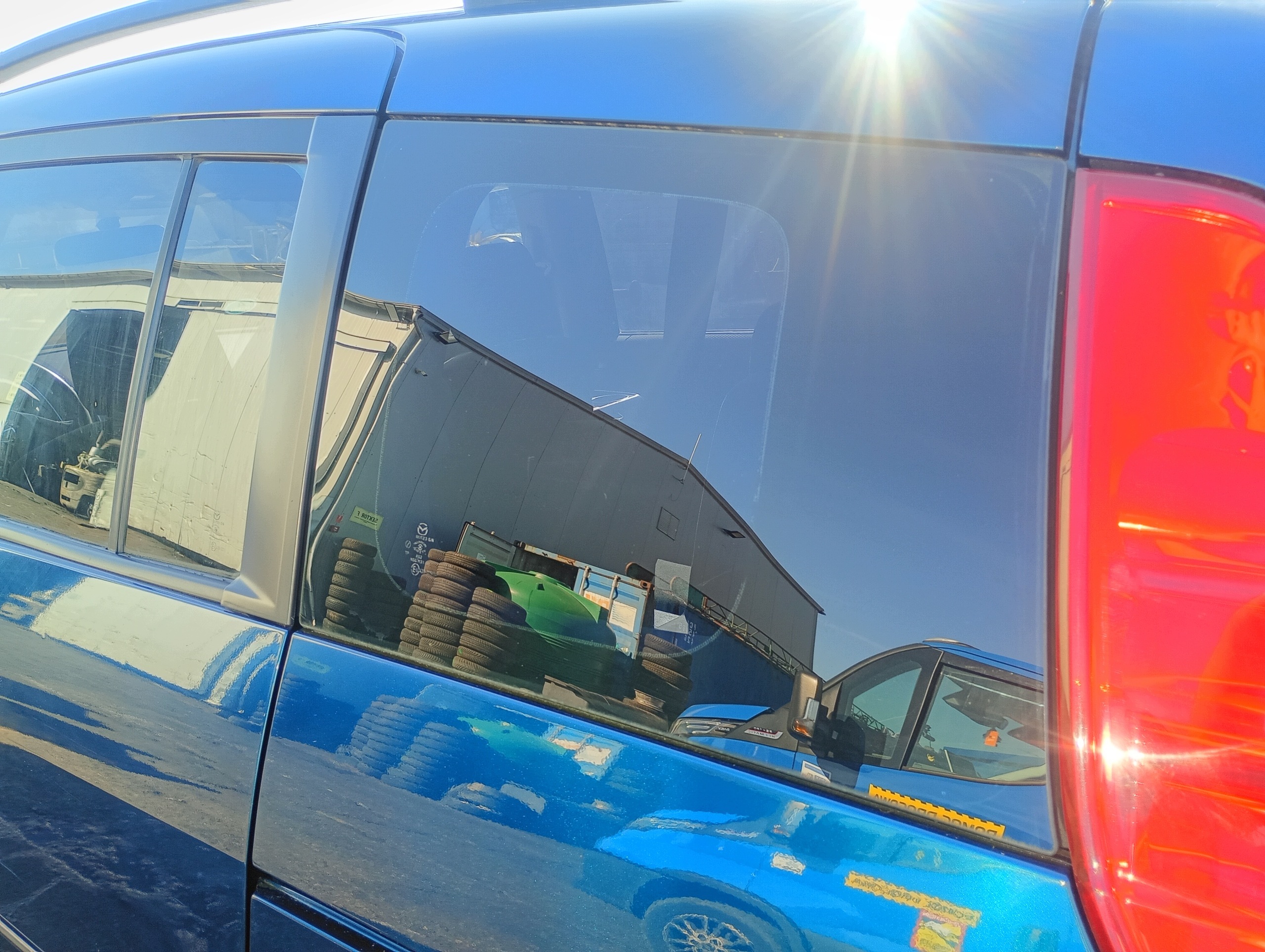 okno bočné karoséria ľavá zadná zadok Mazda 5 V 05-10