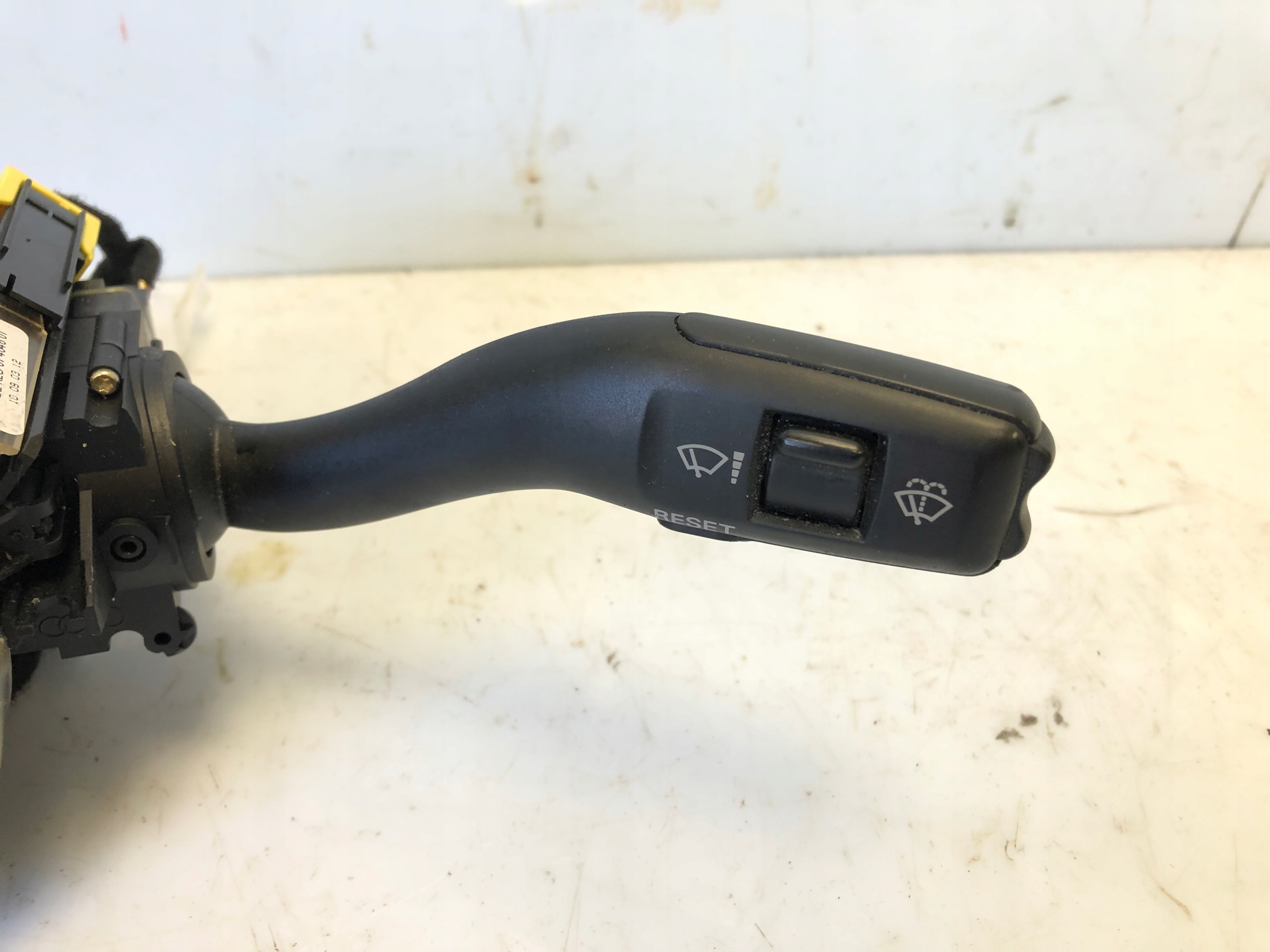 steering wheel levers and controls 4E0953549 AUDI A8 D3