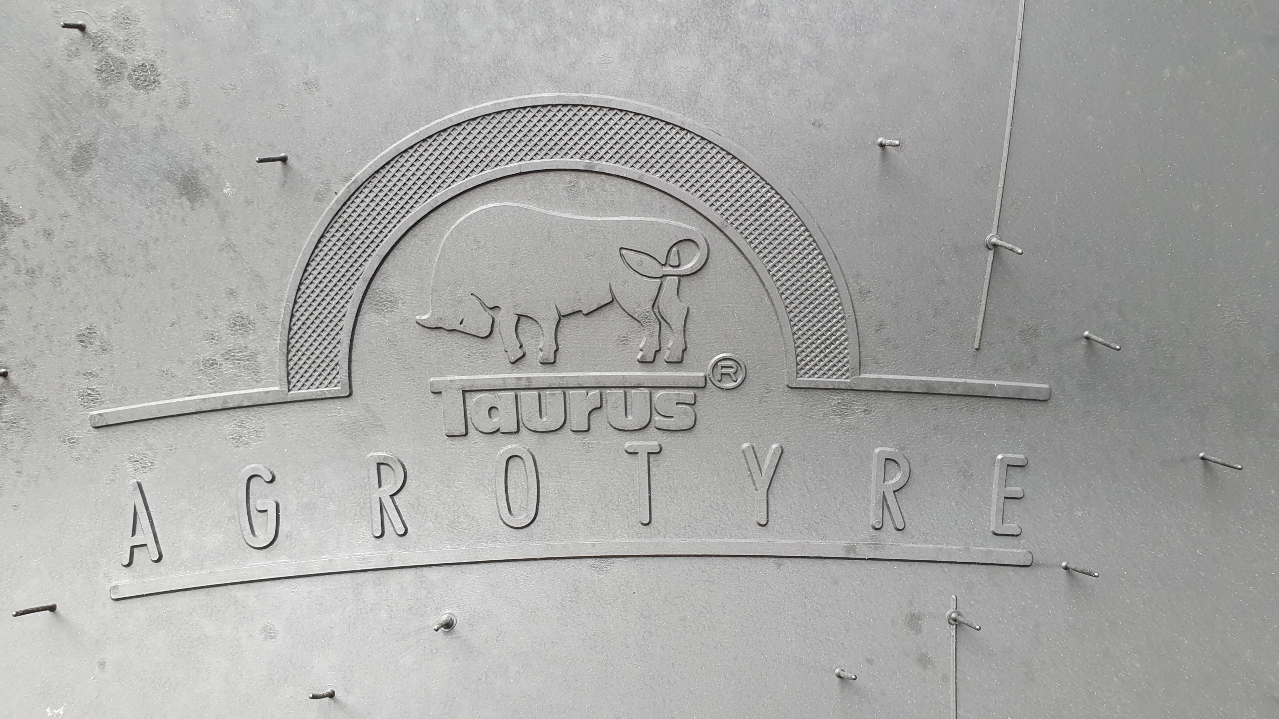 Opony 2 x 420 70R24 Taurus Point 70 komplet 2 szt Model Point 70