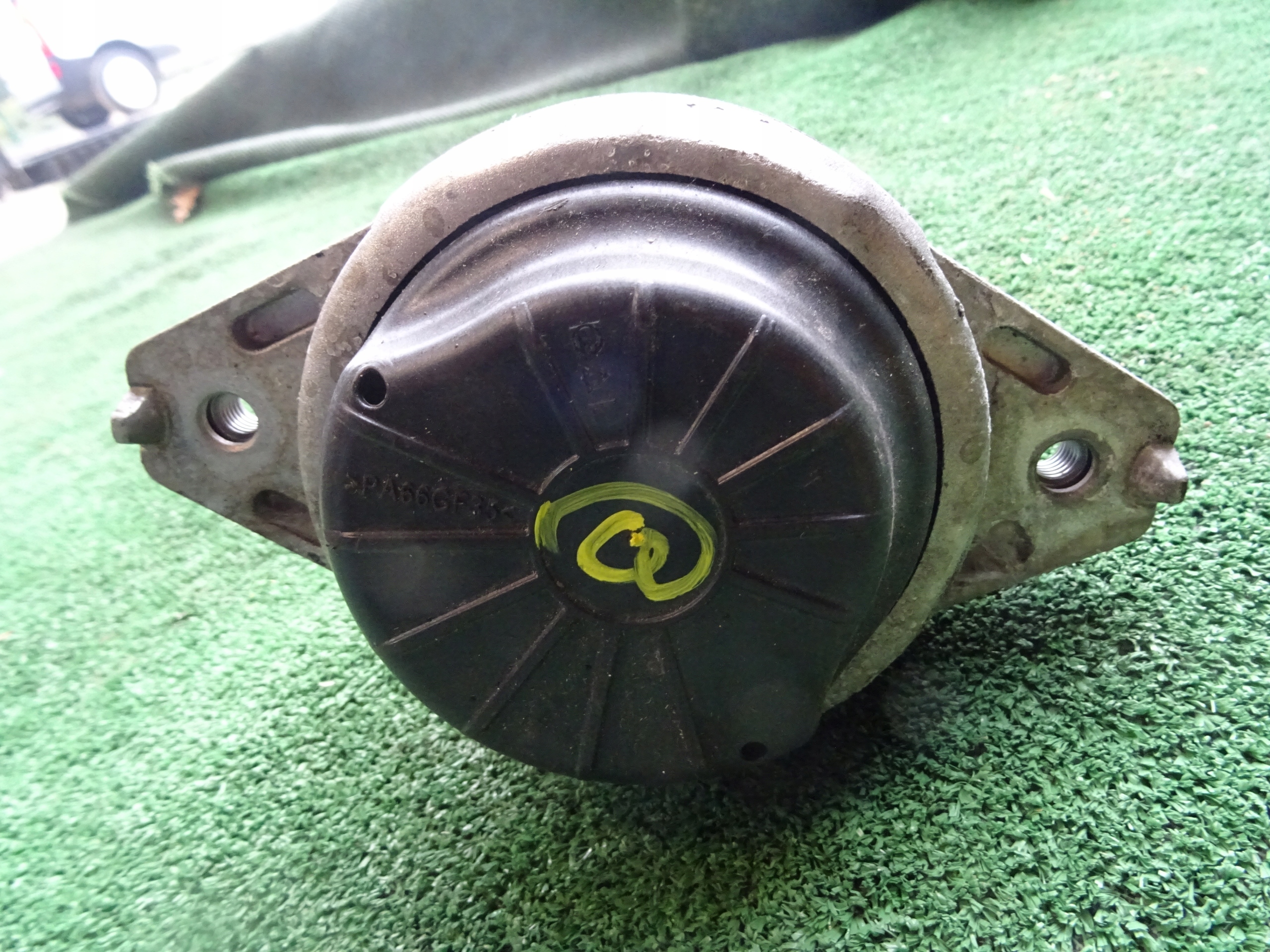 PODUSZKA SILNIKA PRAWA MERCEDES W166 X166 AMG 63 Typ samochodu 4x4/SUV Samochody osobowe