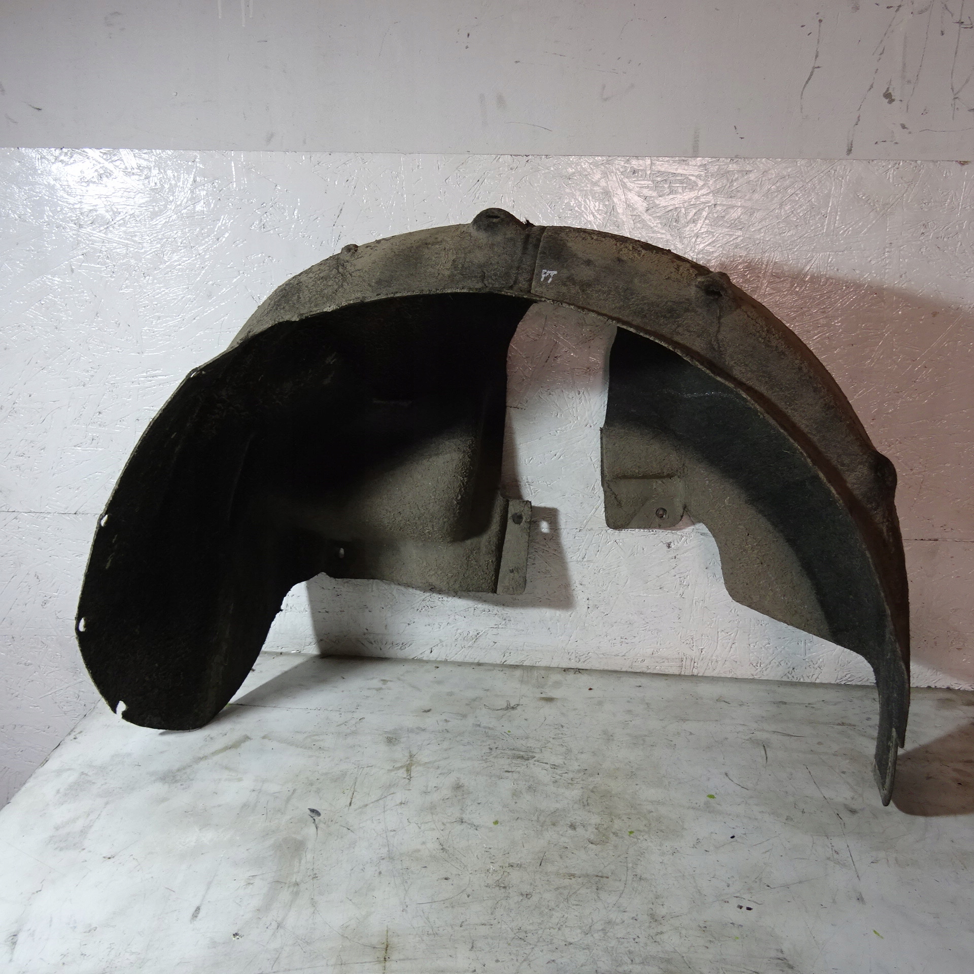 VW PASSAT B7 sedan mudguard rear part right