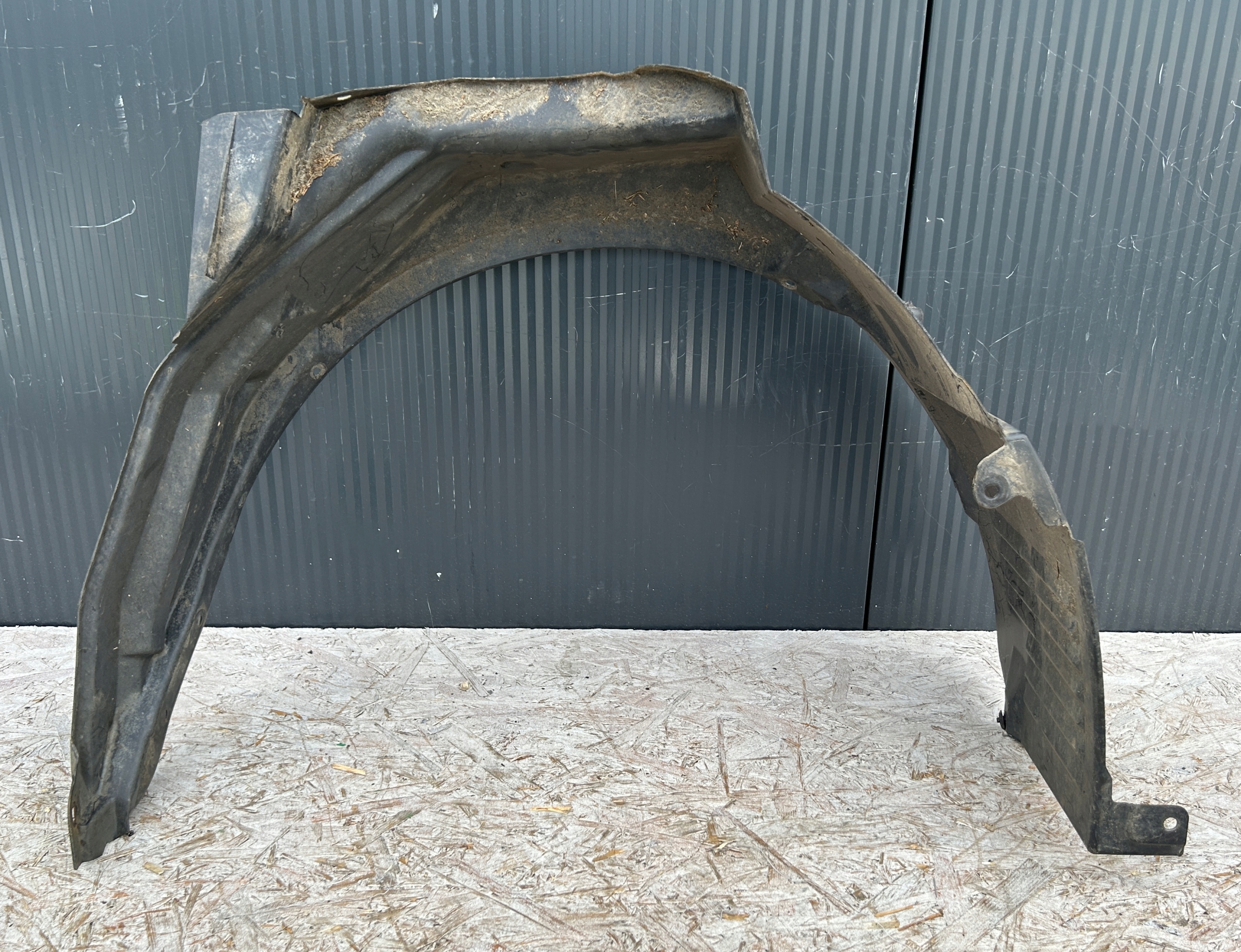 mudguard right front MITSUBISHI SPACE STAR and 98-04 MR586323