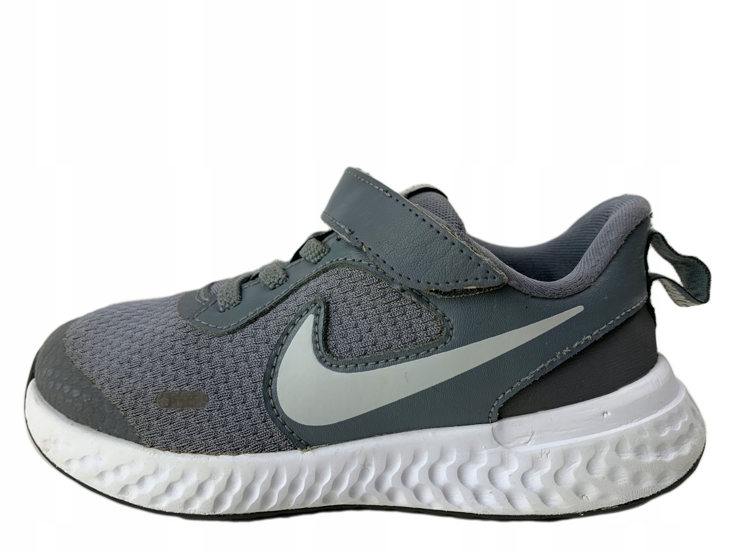 buty NIKE REVOLUTION BQ5672 004 r. 31,5 Kolor wielokolorowy