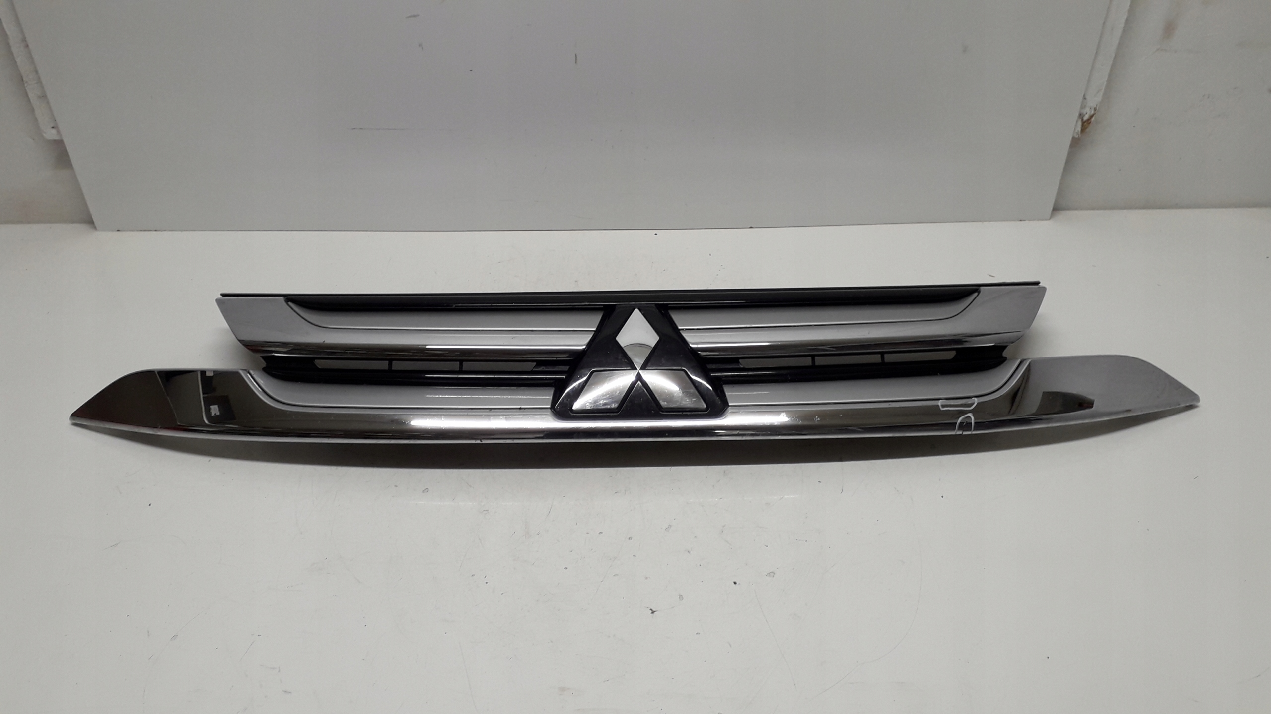 7450A992 - MITSUBISHI OUTLANDER III 3 GRILL РЕШІТКА
