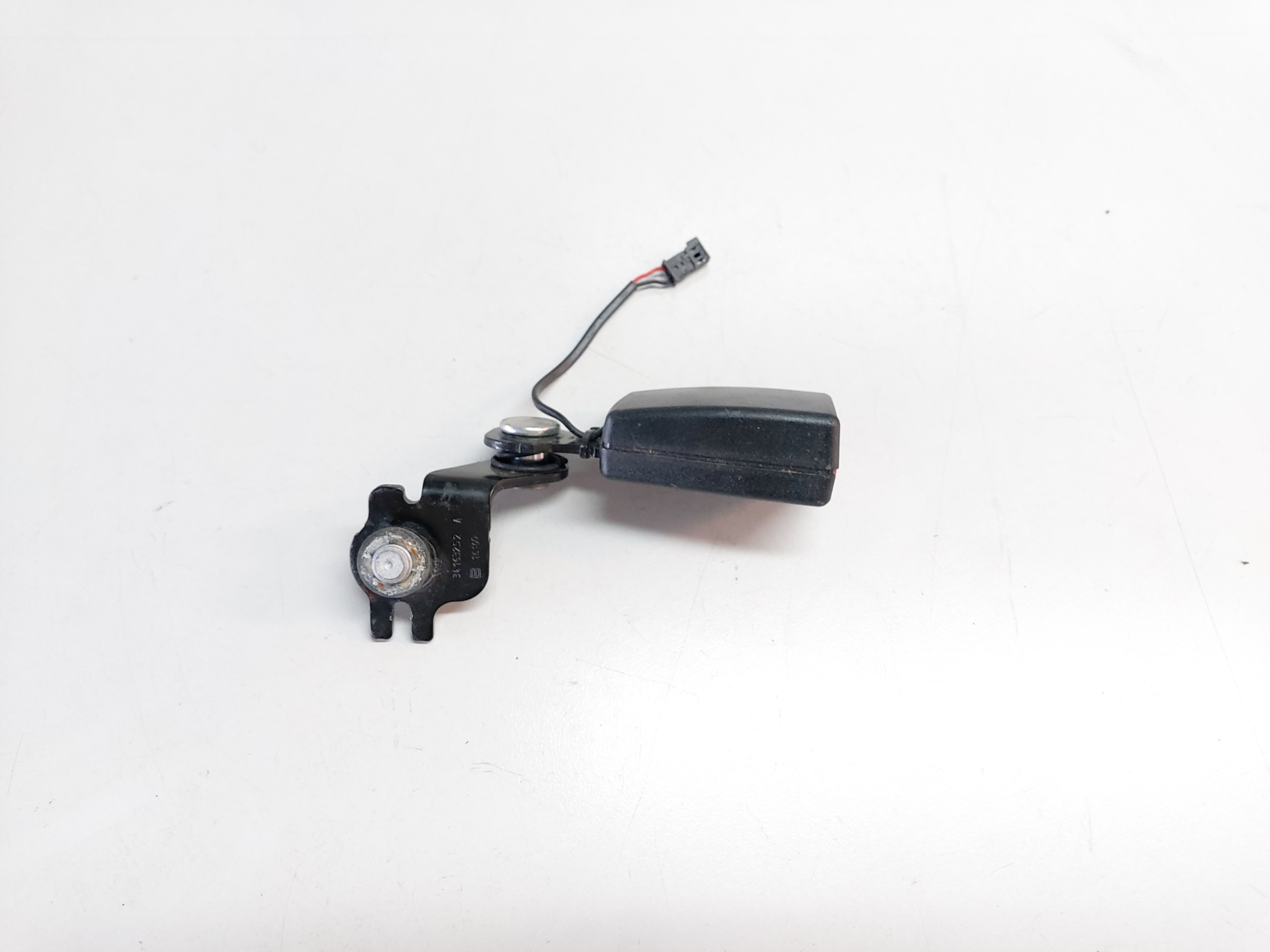 MINI COOPER ONE F56 защелка ремня левый зад 736206904