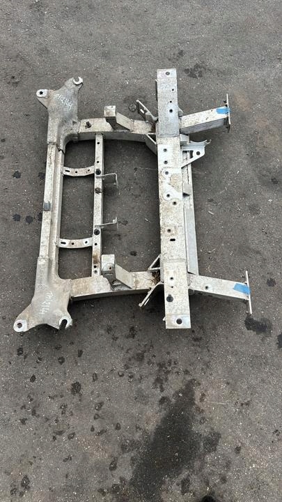 Усилитель tesla MODEL S 2014 с спереди 100982500A