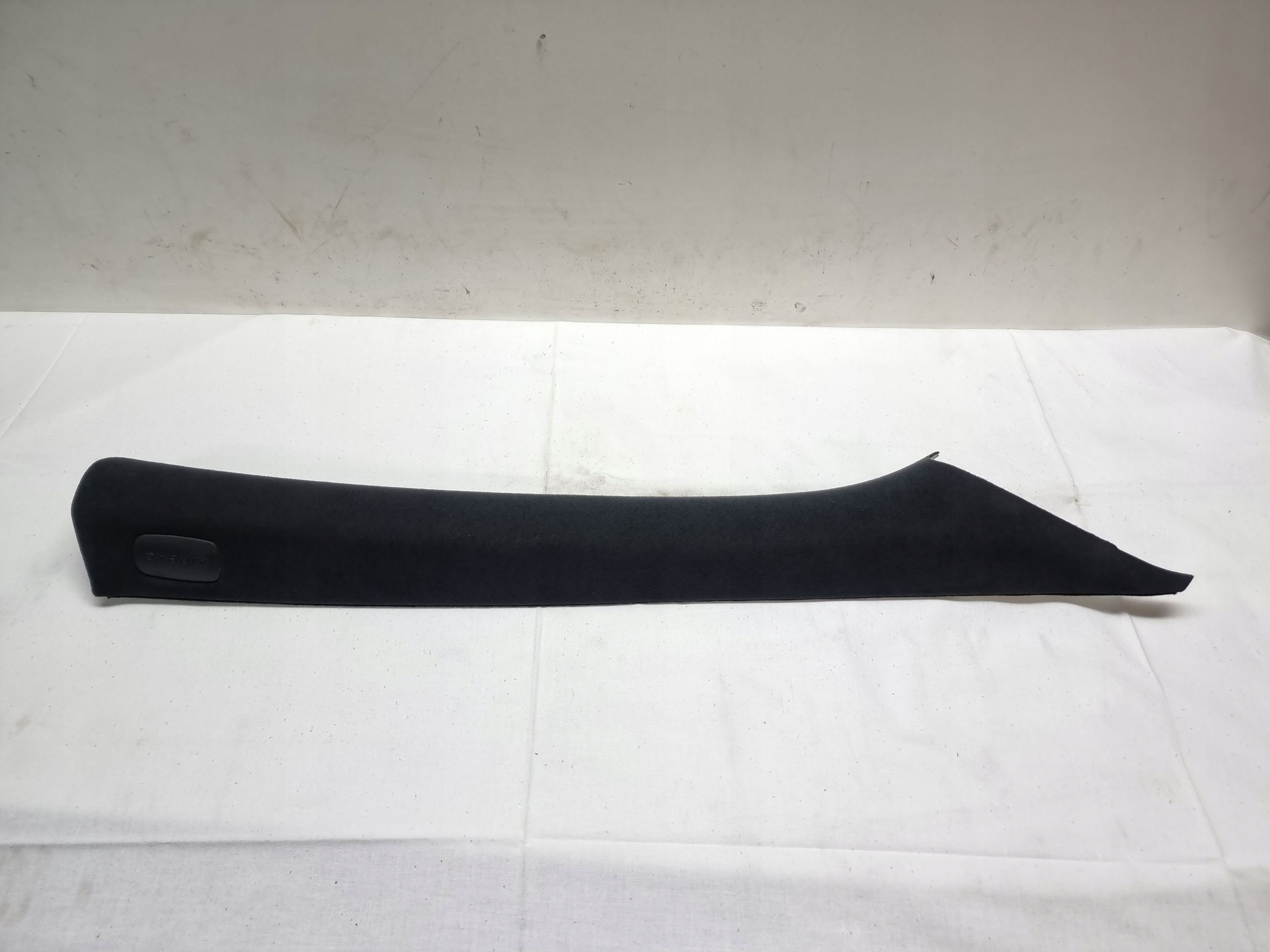 A2186909425 - MERCEDES W218 COMBI крышка стойки правая ALCANTARA