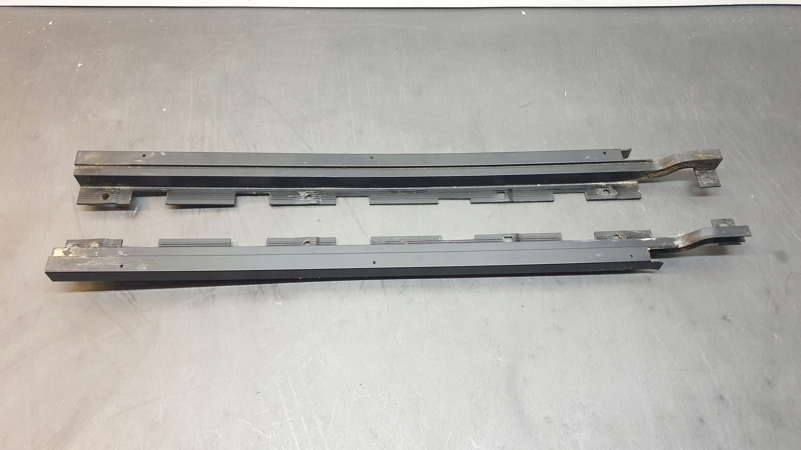 611164905 - Направляющая солнечная крыша Lancia Delta III