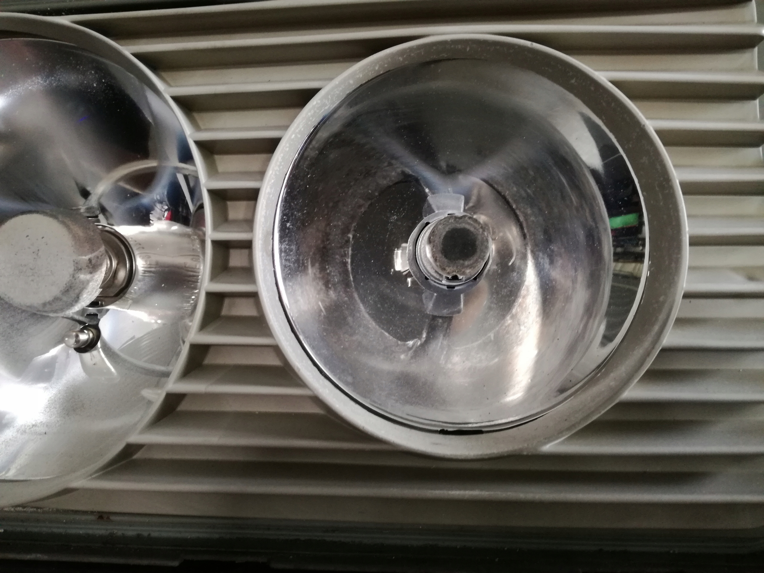 light front right MERCEDES W123 BOSCH 1305235040