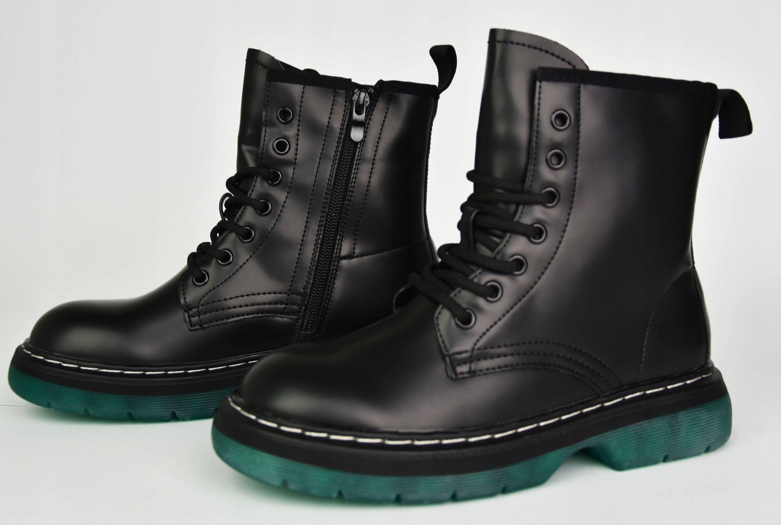 Botki, glany sznurowane z zieloną podeszwą, r.41 Marka Evento