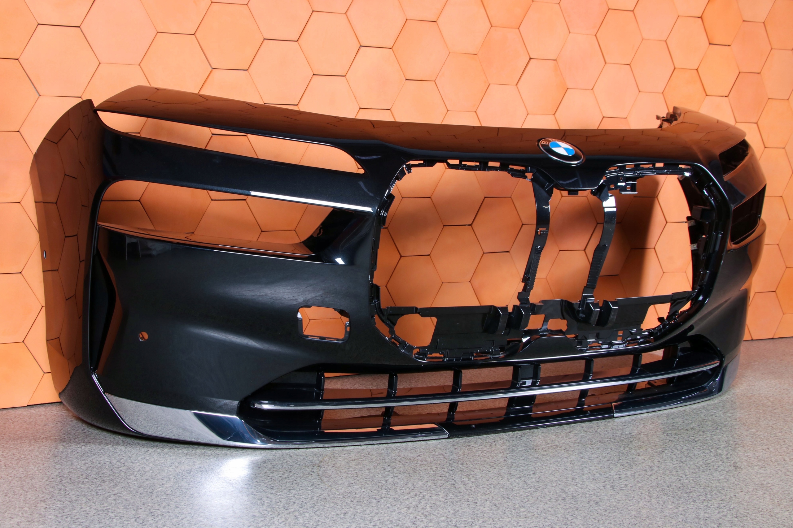 BMW 7 G70 i7 bumper front front colour 475