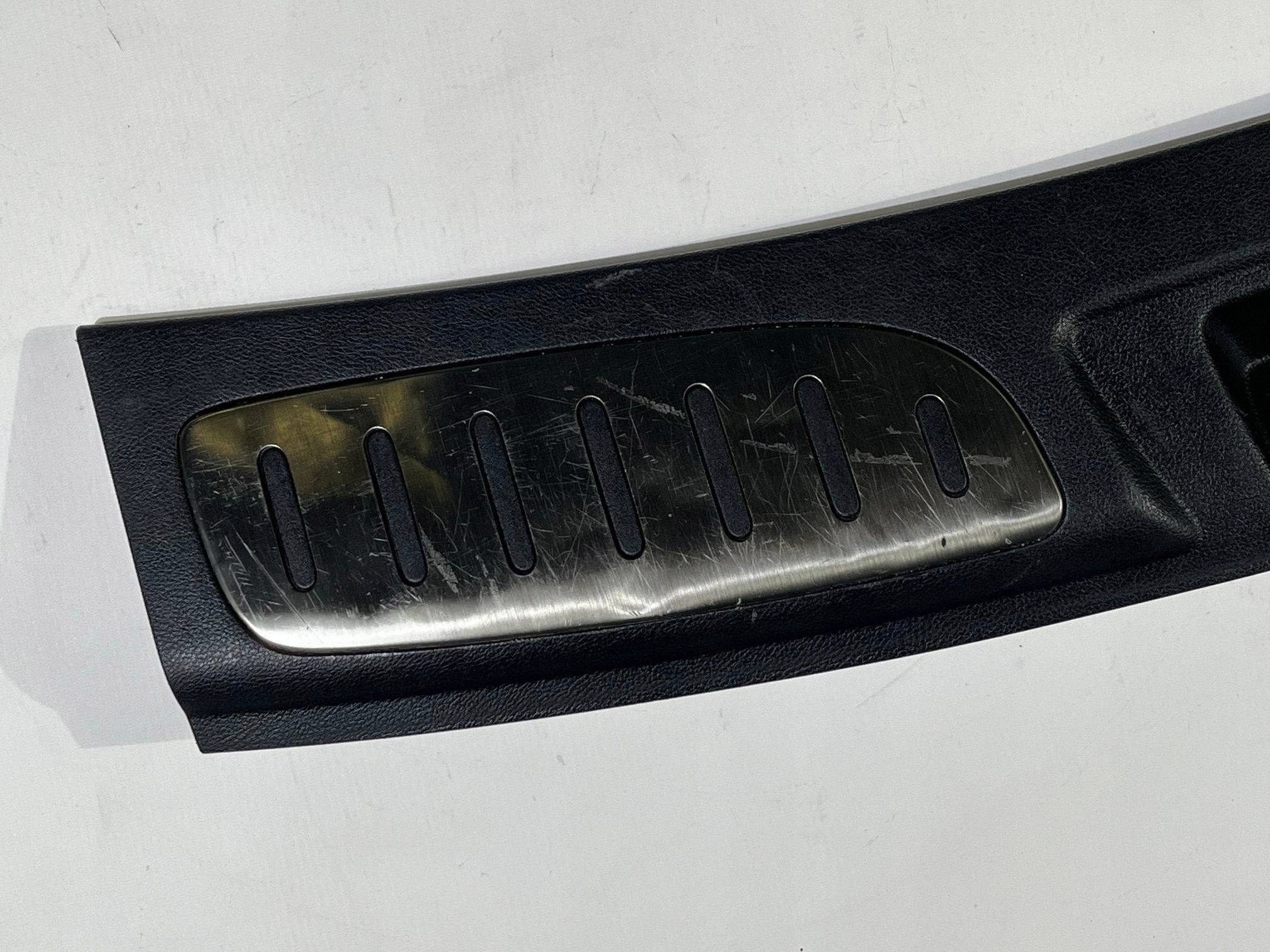 fedél fedél küszöb csomagtartó öv hátsó Dodge Durango 2021