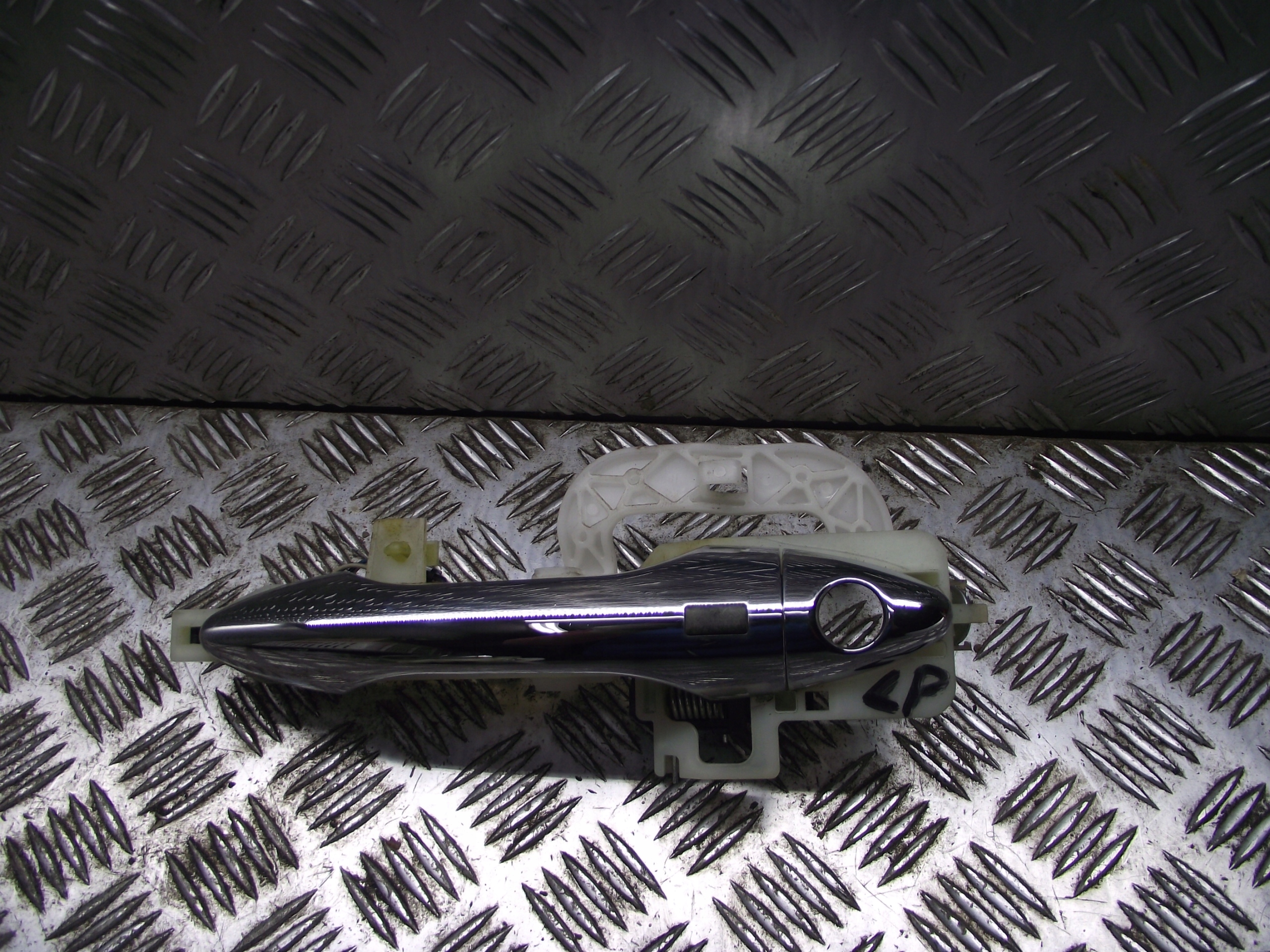 KLAMKA ZEWNĘTRZNA LEWY PRZÓD HYUNDAI IX35 CHROM