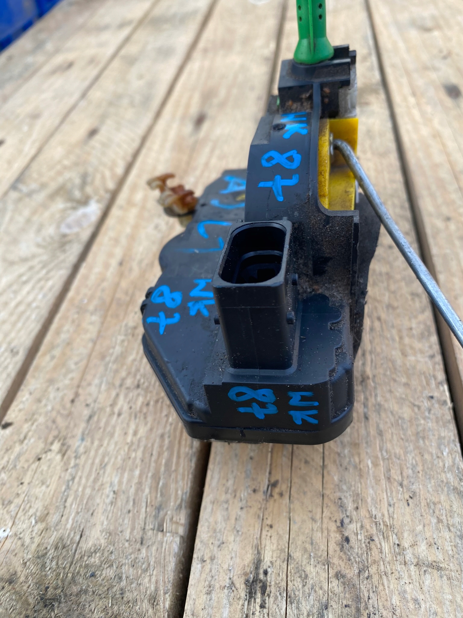 lock door left rear part left rear Opel Astra J