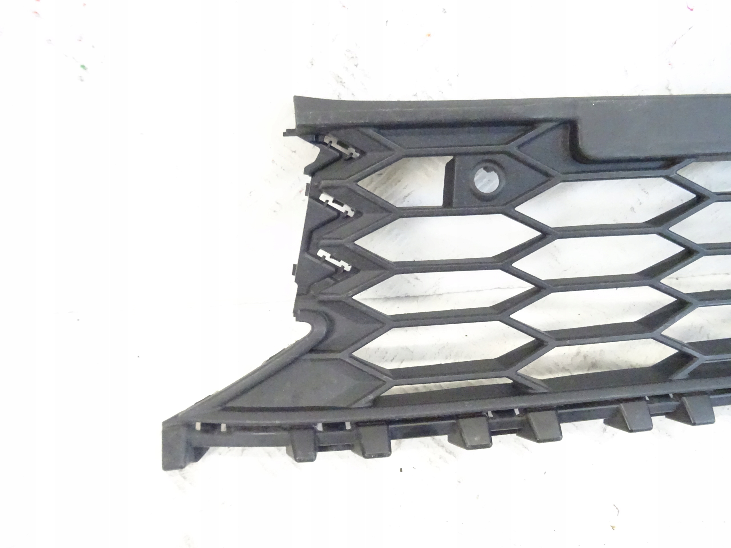 grid of a bumper front front central VW GOLF VIII 8 5H0853677C