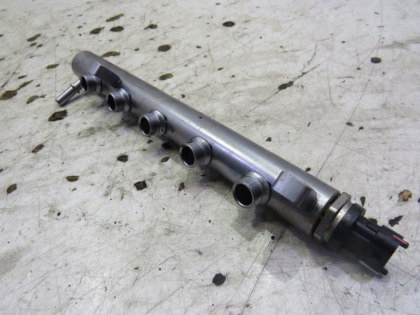 LISTWA WTRYSKOWA QASHQAI J11 1.6 DCI 8201044829 Producent części Inny