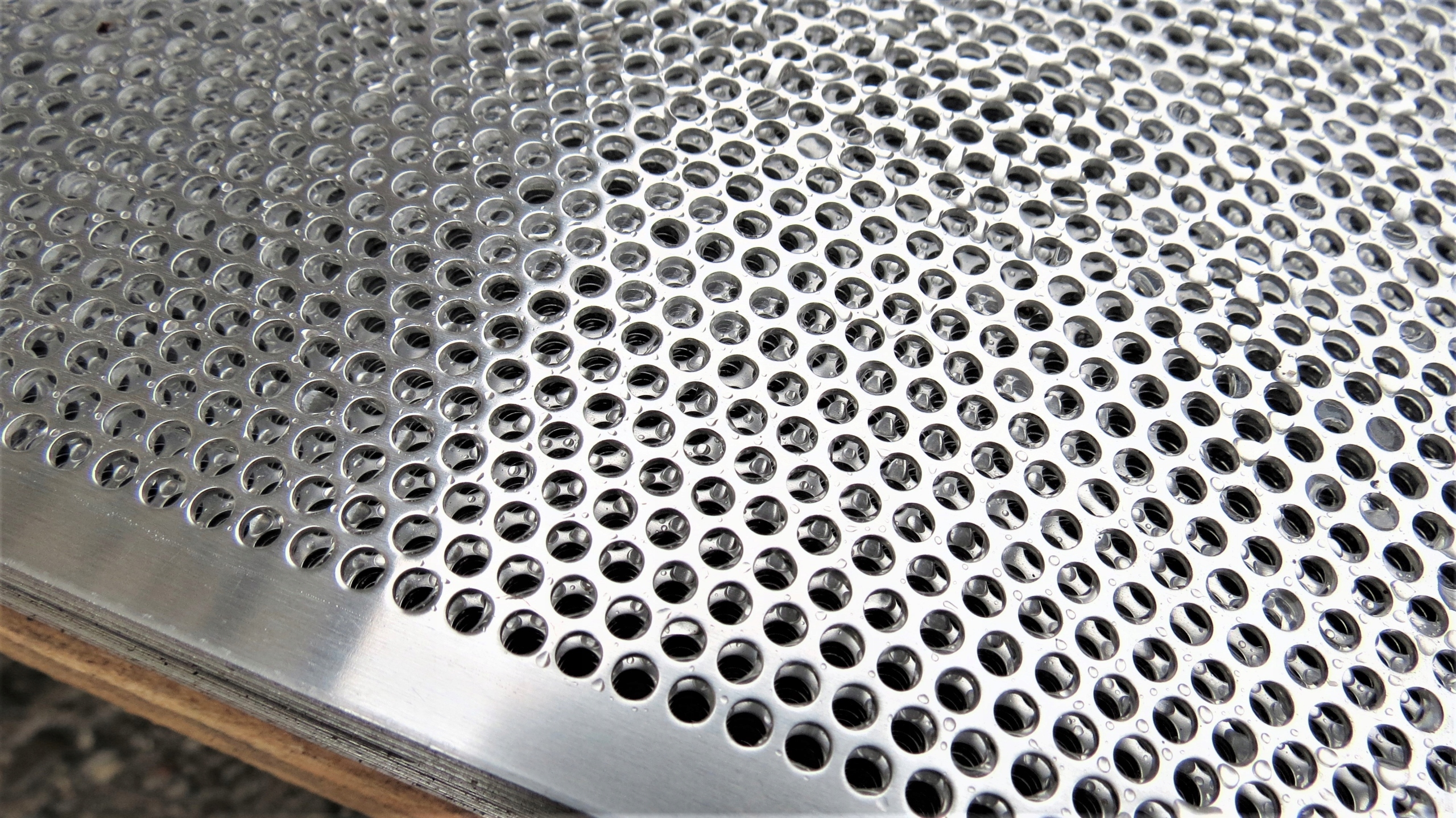 

Blacha aluminiowa perforowana 1 mm RV3-4 25x50cm