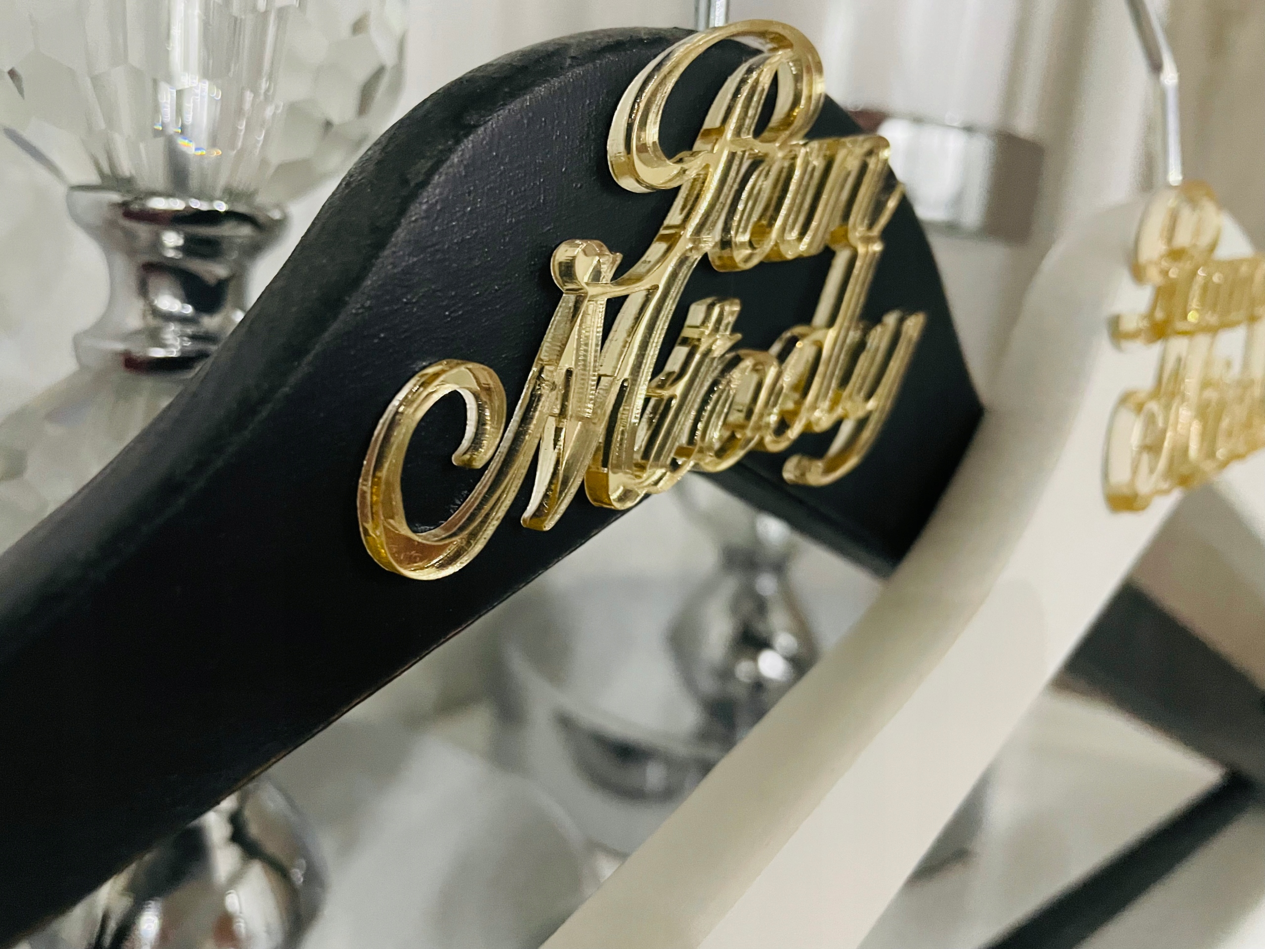 WIESZAKI ŚLUBNE PANNA MŁODA PAN MŁODY ZŁOTY NAPIS Nazwa wieszaki slubne