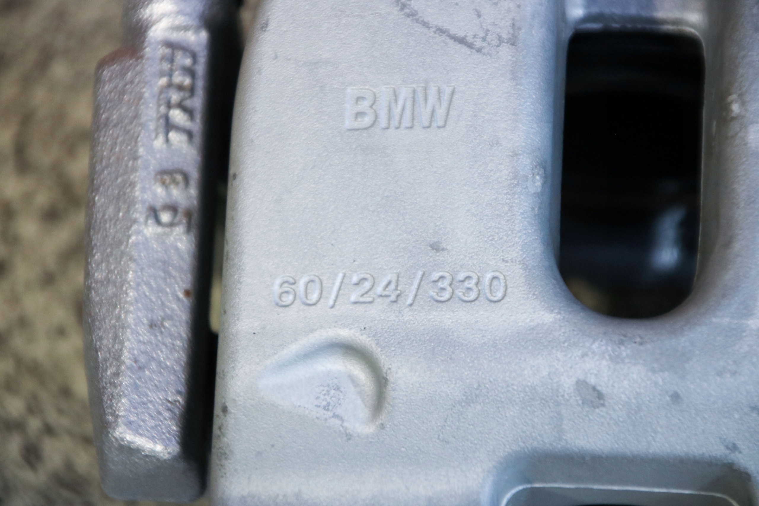 BMW X4 G02 caliper brake right front 60/24/330 8 km !!!