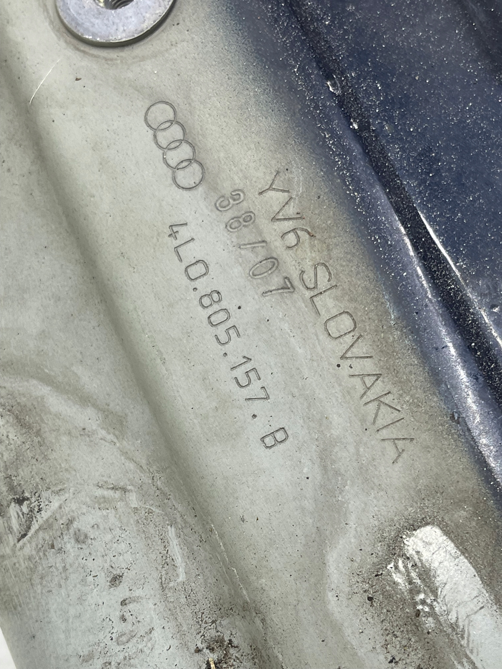 AUDI Q7 4L fartuch Traversa LONGHERONE staffa parafango sinistra