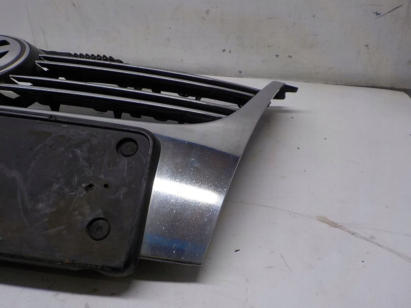 VW GOLF V KOMBI JETTA grill grille radiator