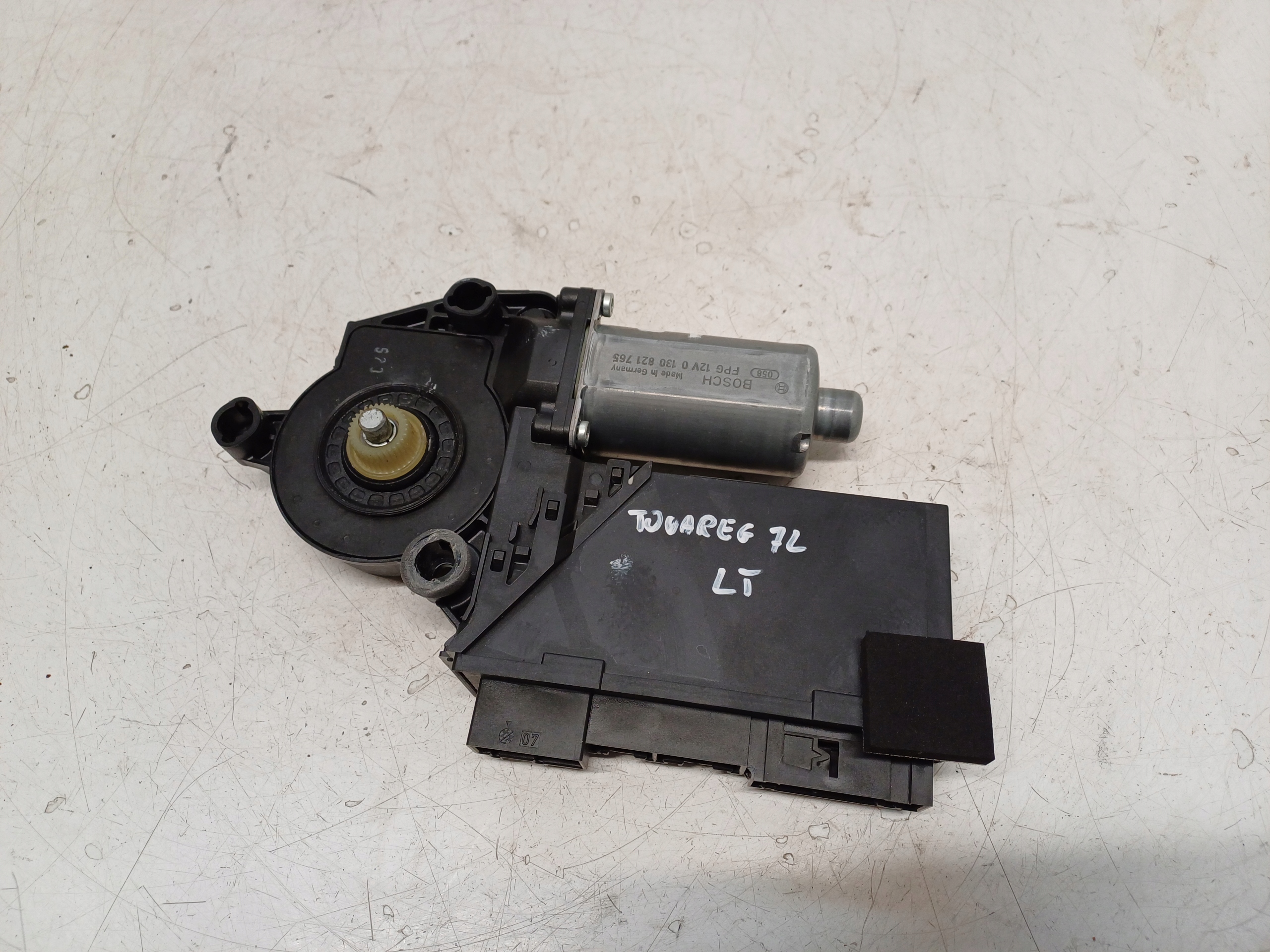 VW TOUAREG 1 I 02-10 SILNICZEK SZYBY LEWY TYŁ 3D0959795E