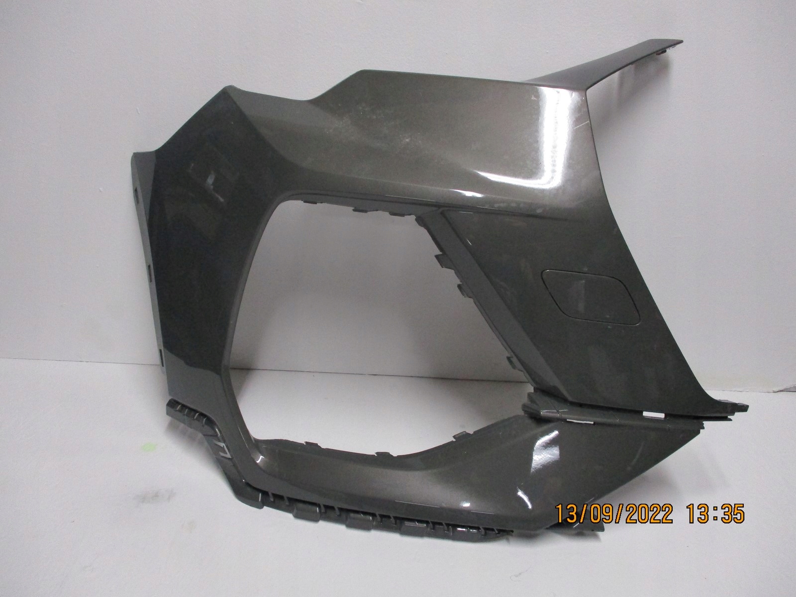 corner of a bumper AUDI Q3 83A807438D right
