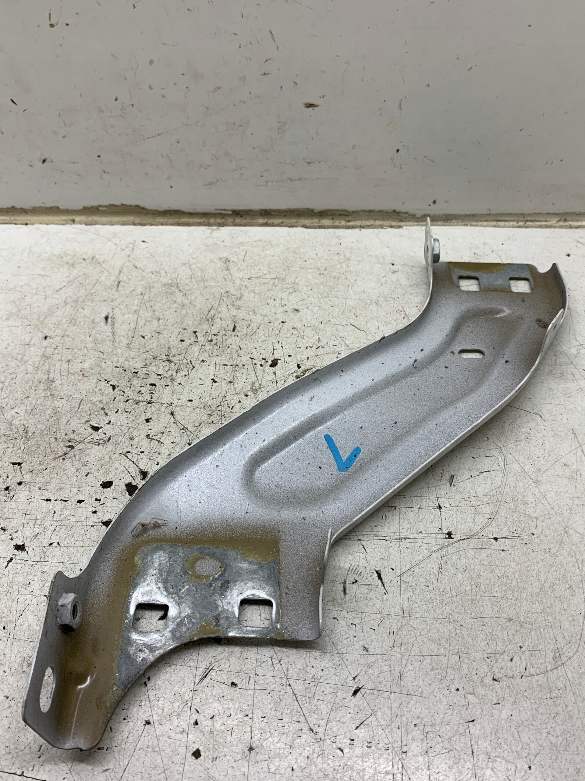 Console Poignée Support plaque Aile Gauche CITROEN BERLINGO II