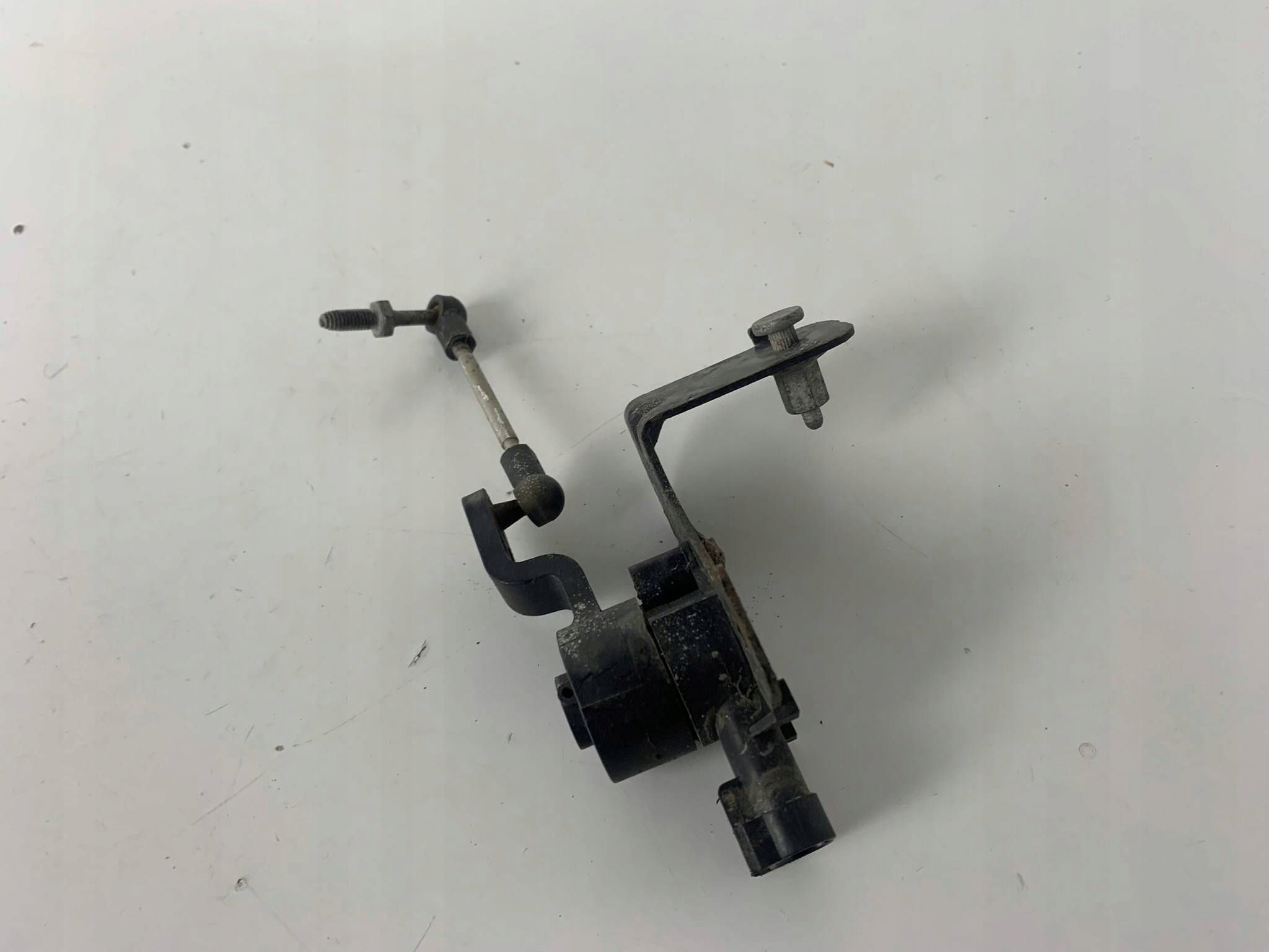 Sensor poziomowania Leuchten vorne Opel Insignia B 84391114