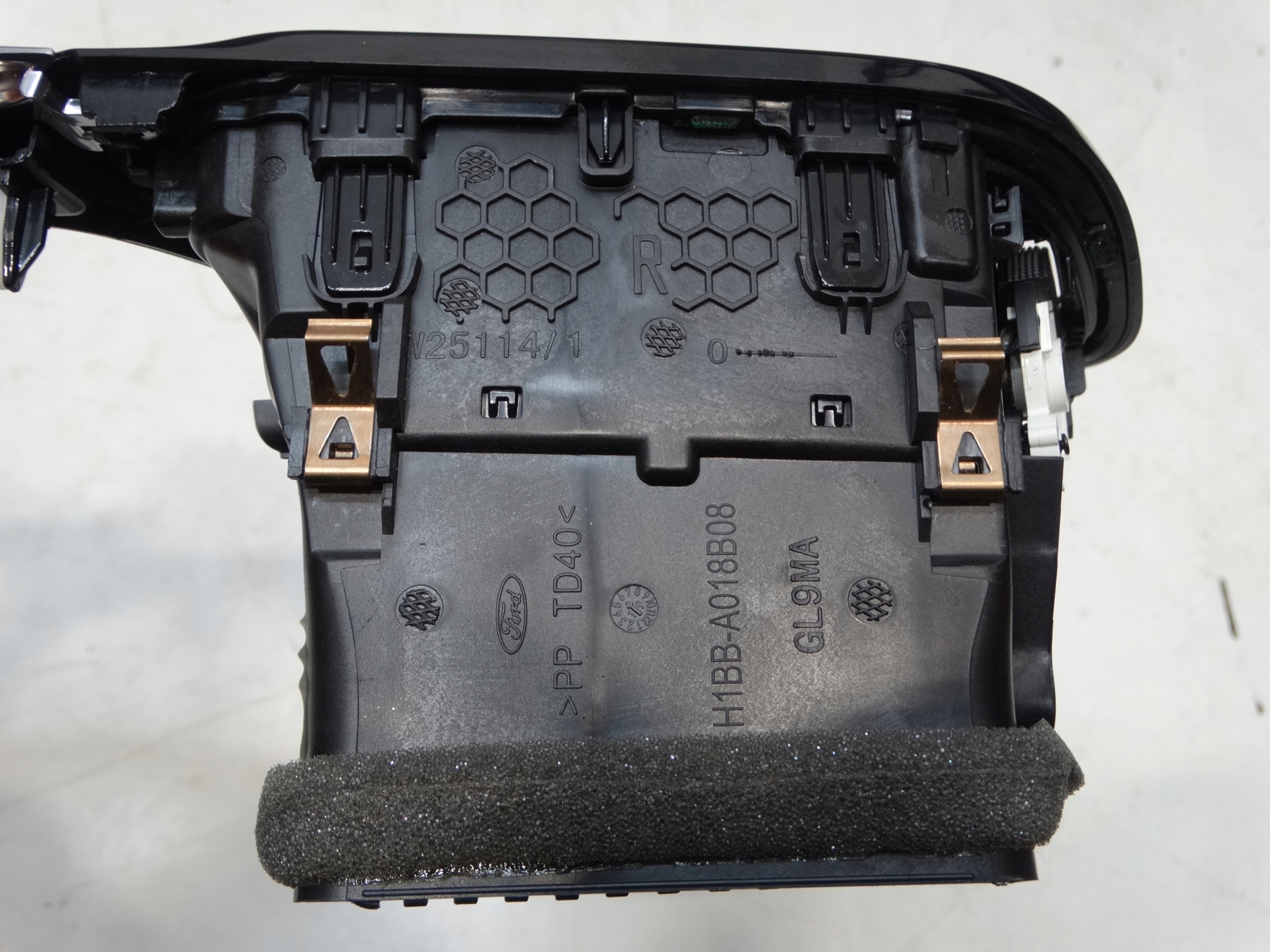 grid air conditioning devices right CHROM FORD FIESTA MK8 H1BB-A018B08