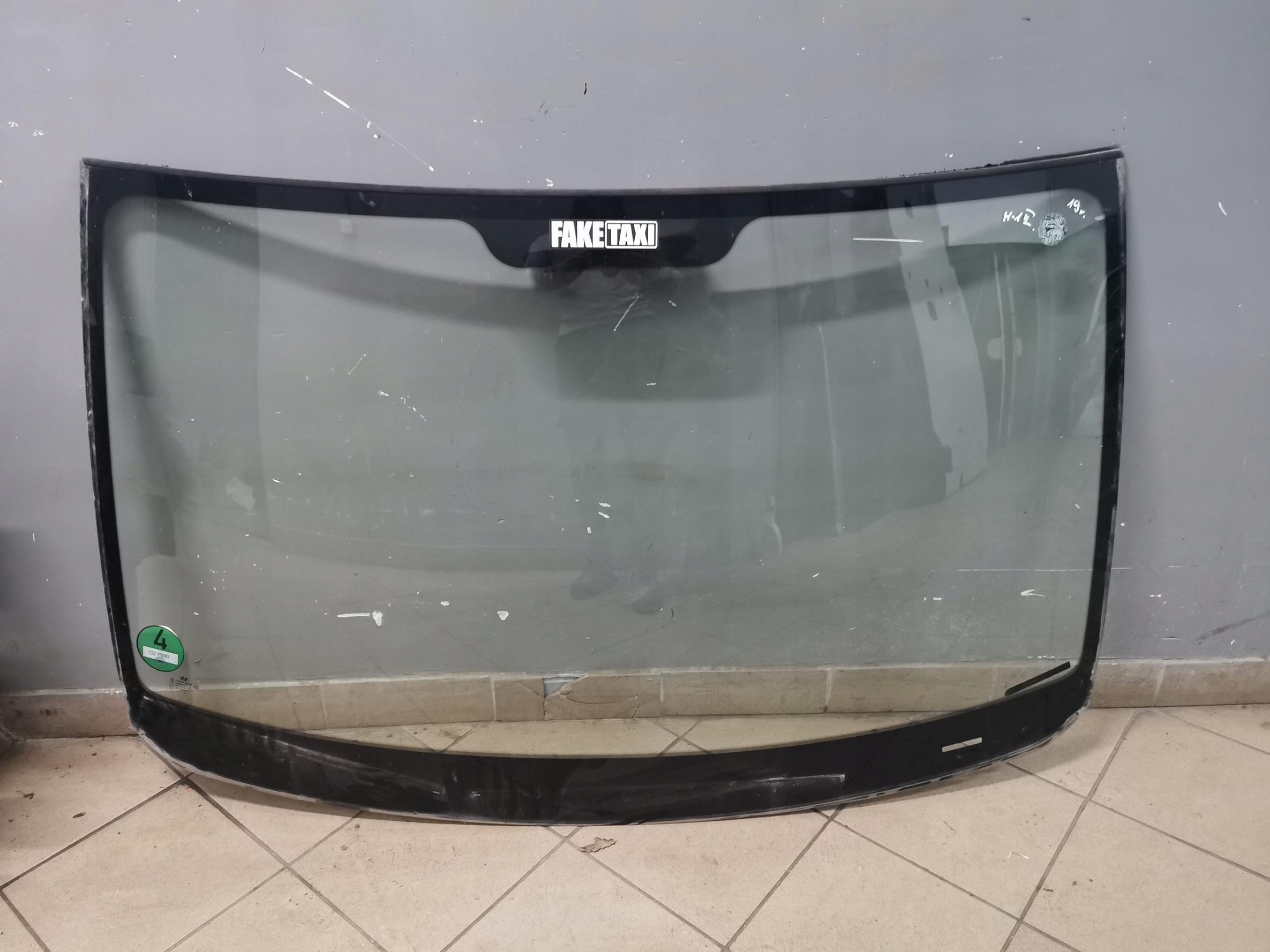 window iron front HYUNDAI H-1 II LIFT 19r EU