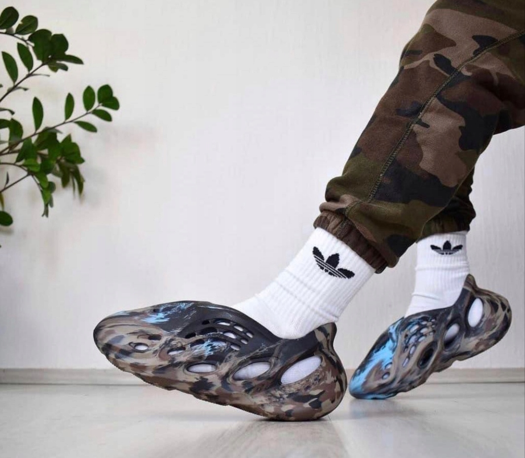 Adidas klapki męskie Yeezy Foam Runner MX Cinder ID4126