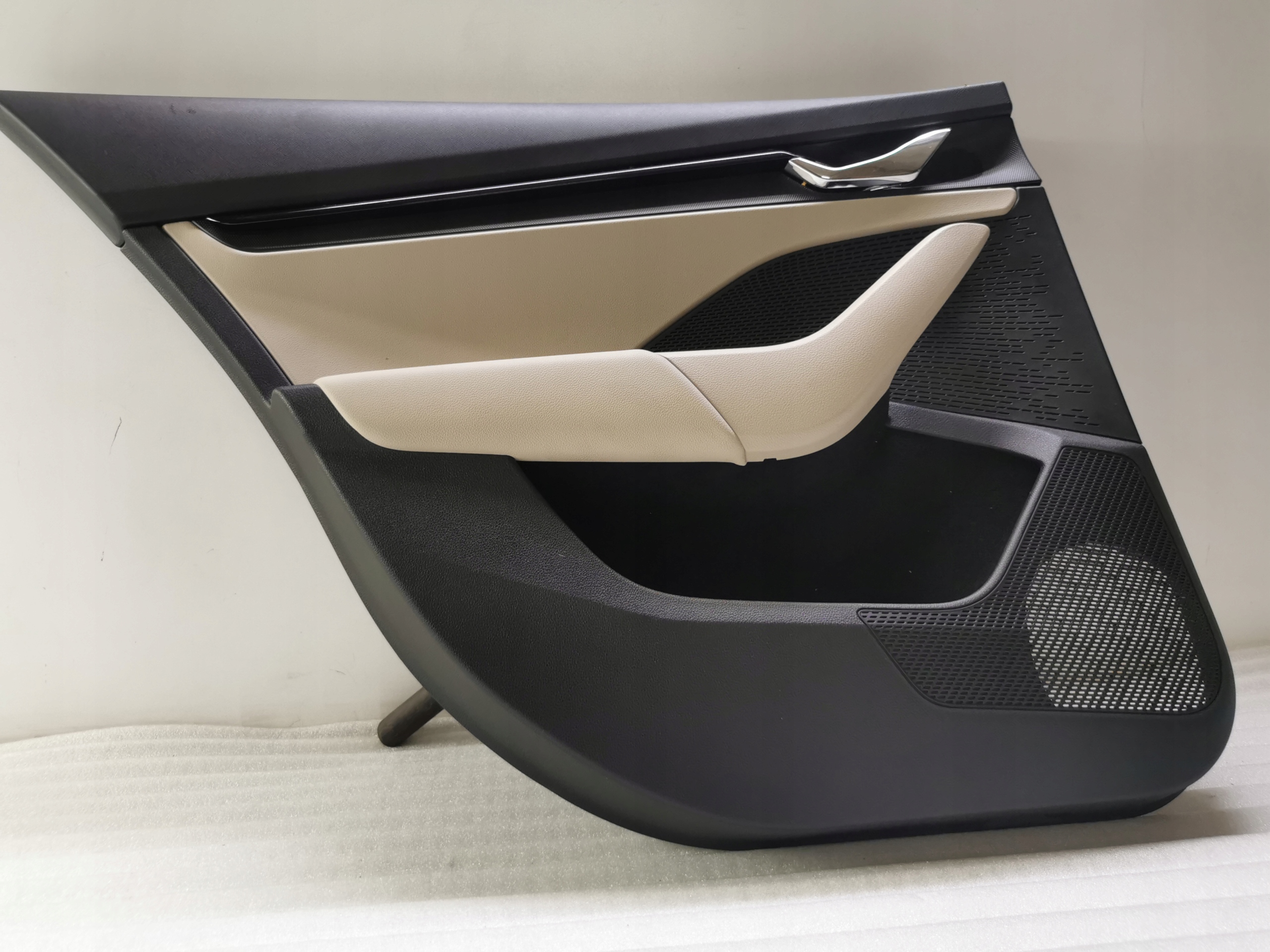 OCTAVIA IV дверные карты левый зад 5E7