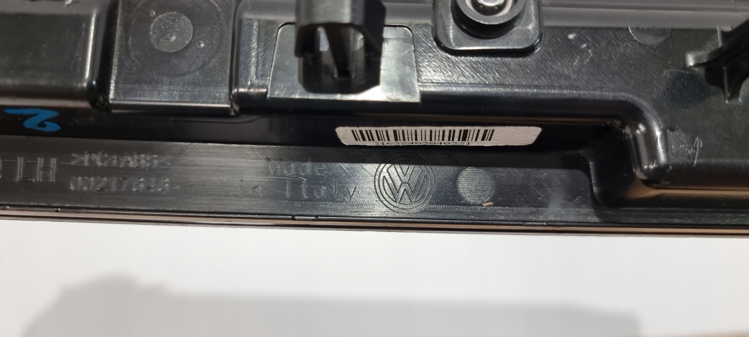 левый led в бампер vw ID4 11A 20-