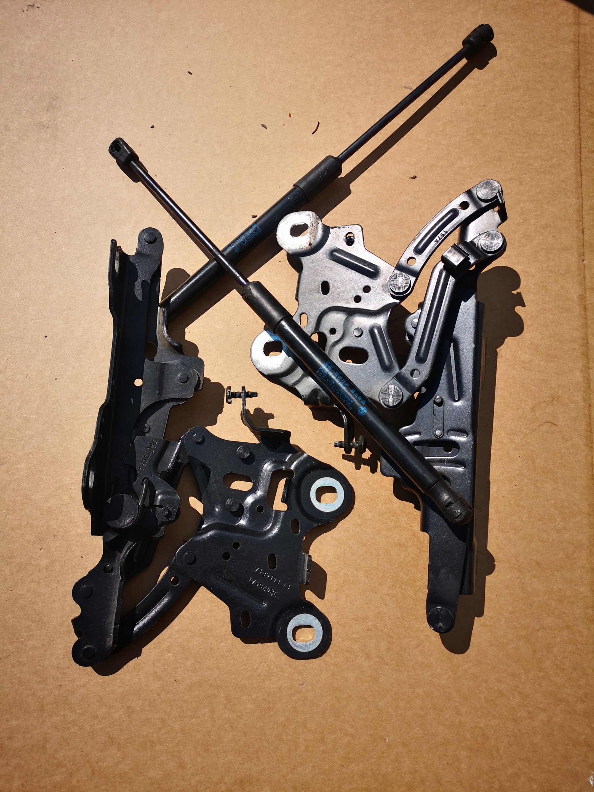 BMW X2 F39 ZAWIAS MASKI