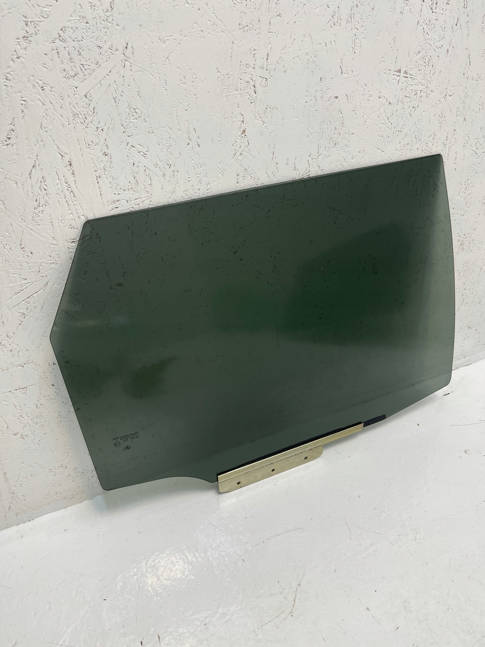 TOYOTA AURIS II УНИВЕРСАЛ ЗАДНЯЯ ПРАВАЯ ДВЕРЬ СТЕКЛО