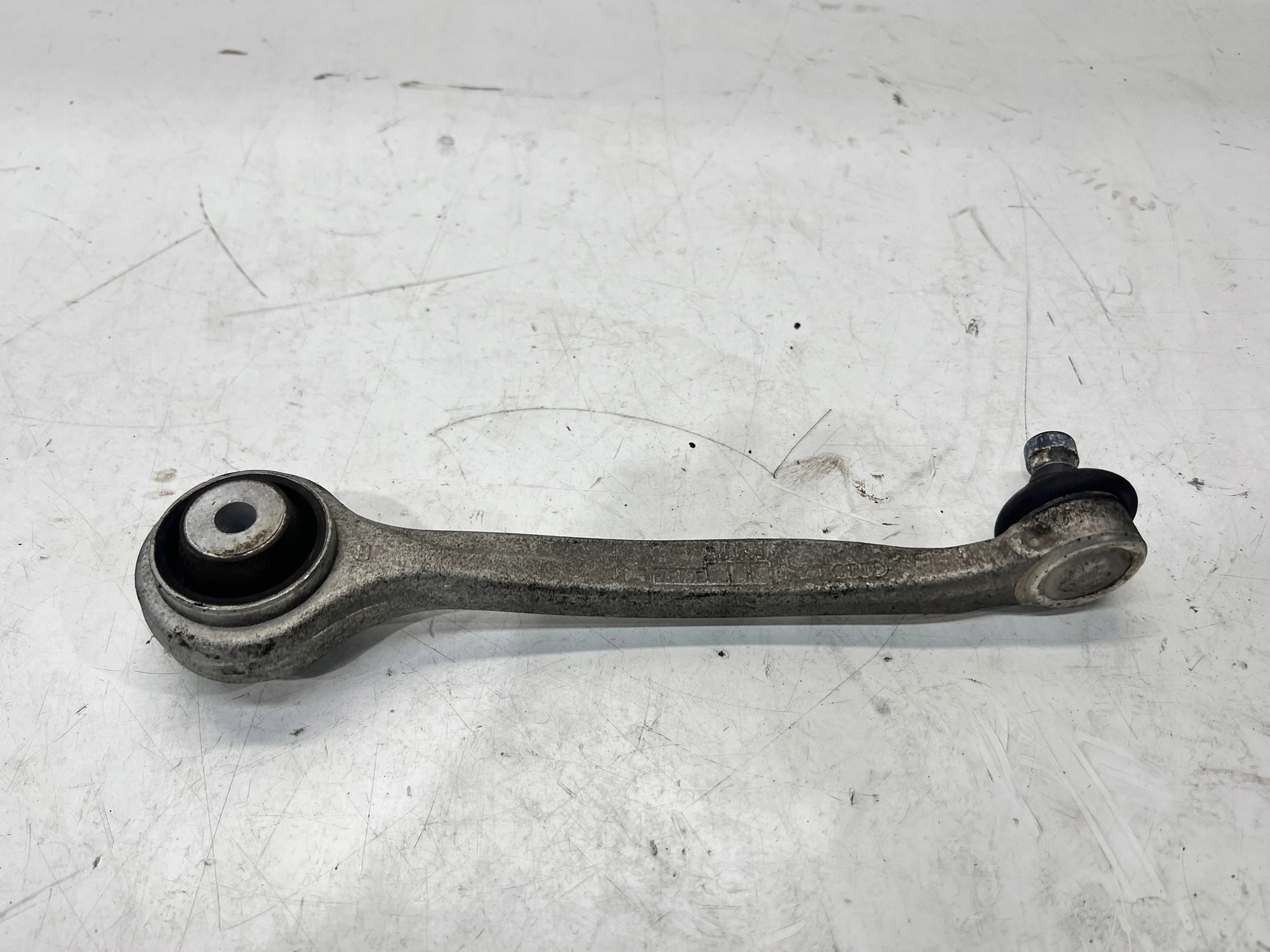 arm right front upper AUDI A4 B9 8W0407510D