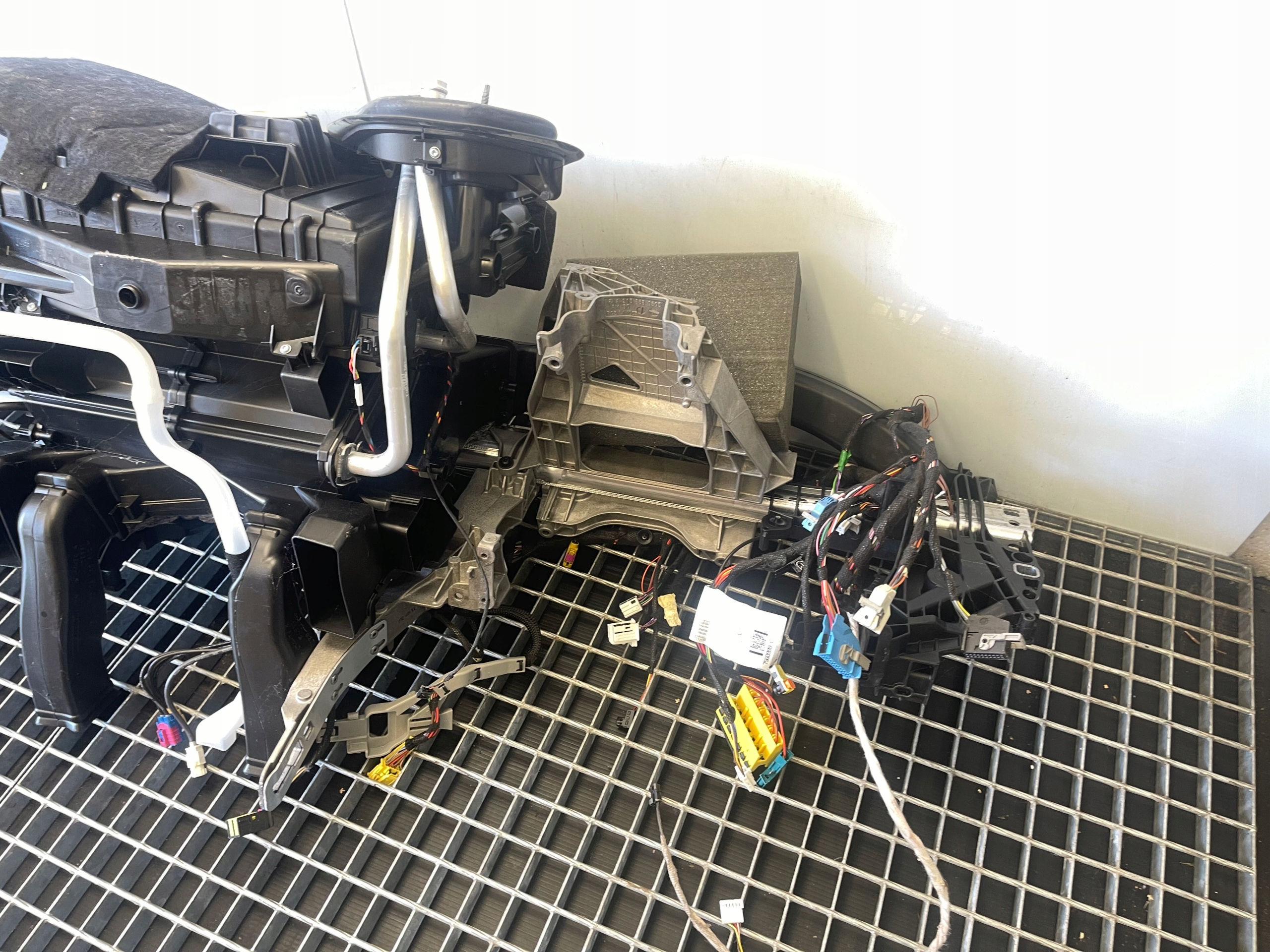 MERCEDES W213 ohřívač větrák ventilátor A2388302700 držák