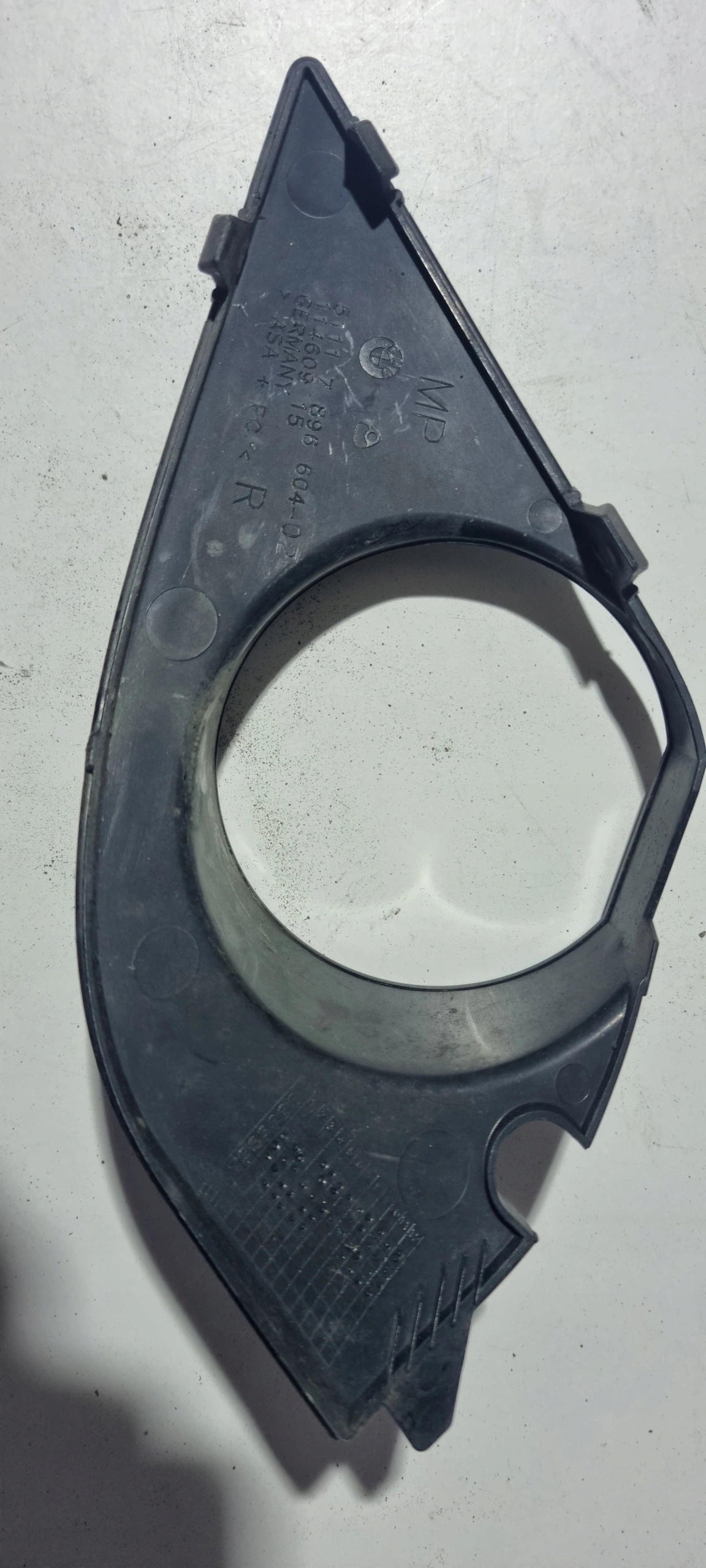 RAHMEN Blende Abdeckung des Nebelscheinwerfers rechts vorne BMW E60 E61