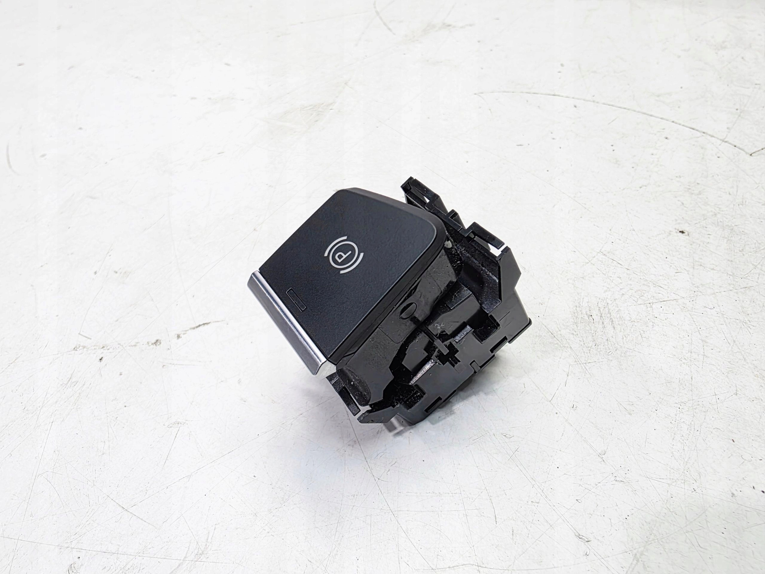 GUZIK elektrická brzda AUDI A4 B9 A5 8W1927225D