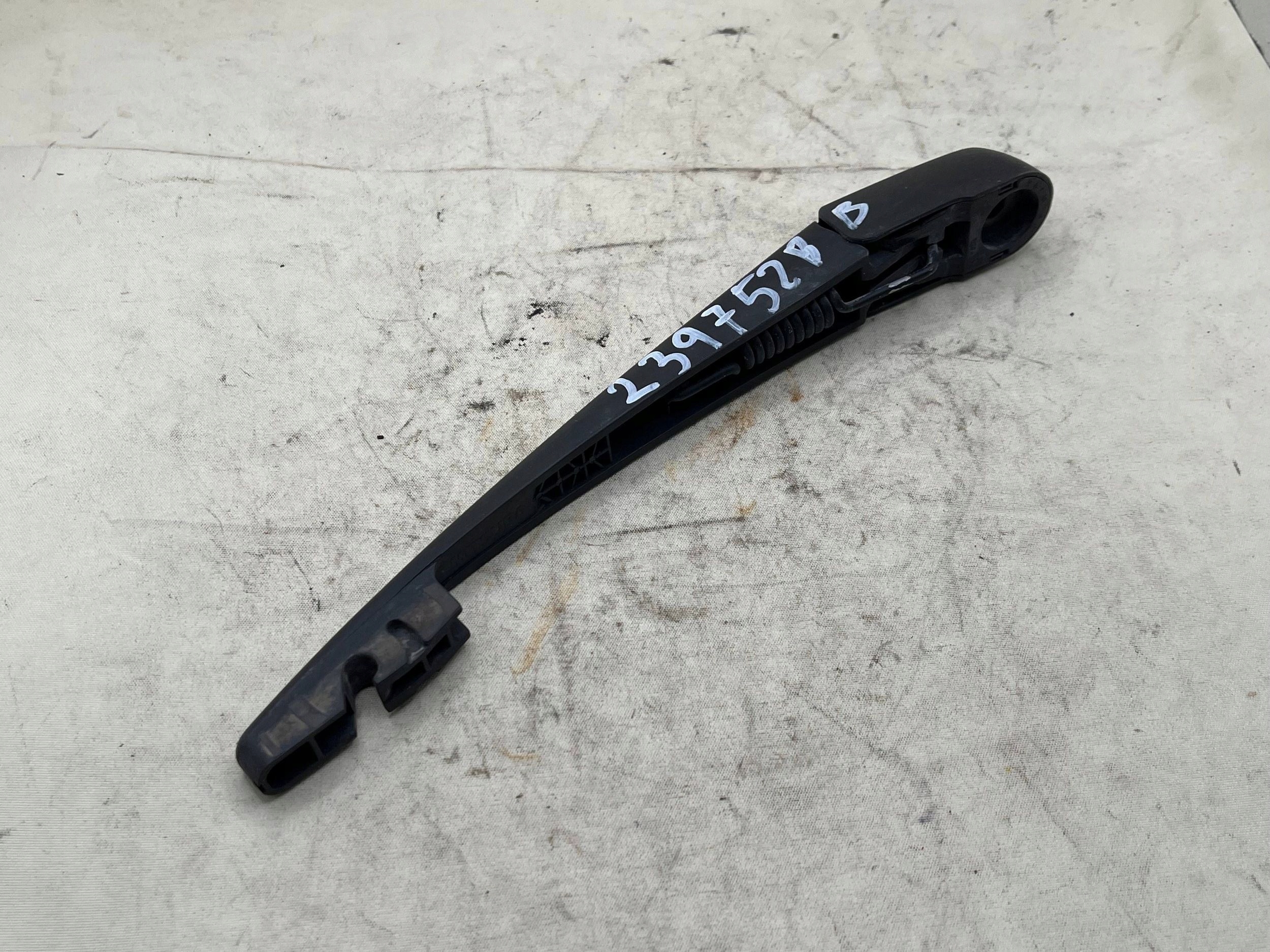 wischerarm heck 3882151K02 SWIFT VI MK8 17- !J