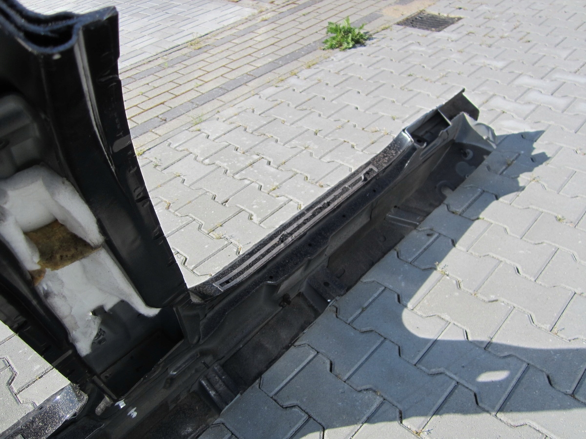 threshold left Mercedes W221