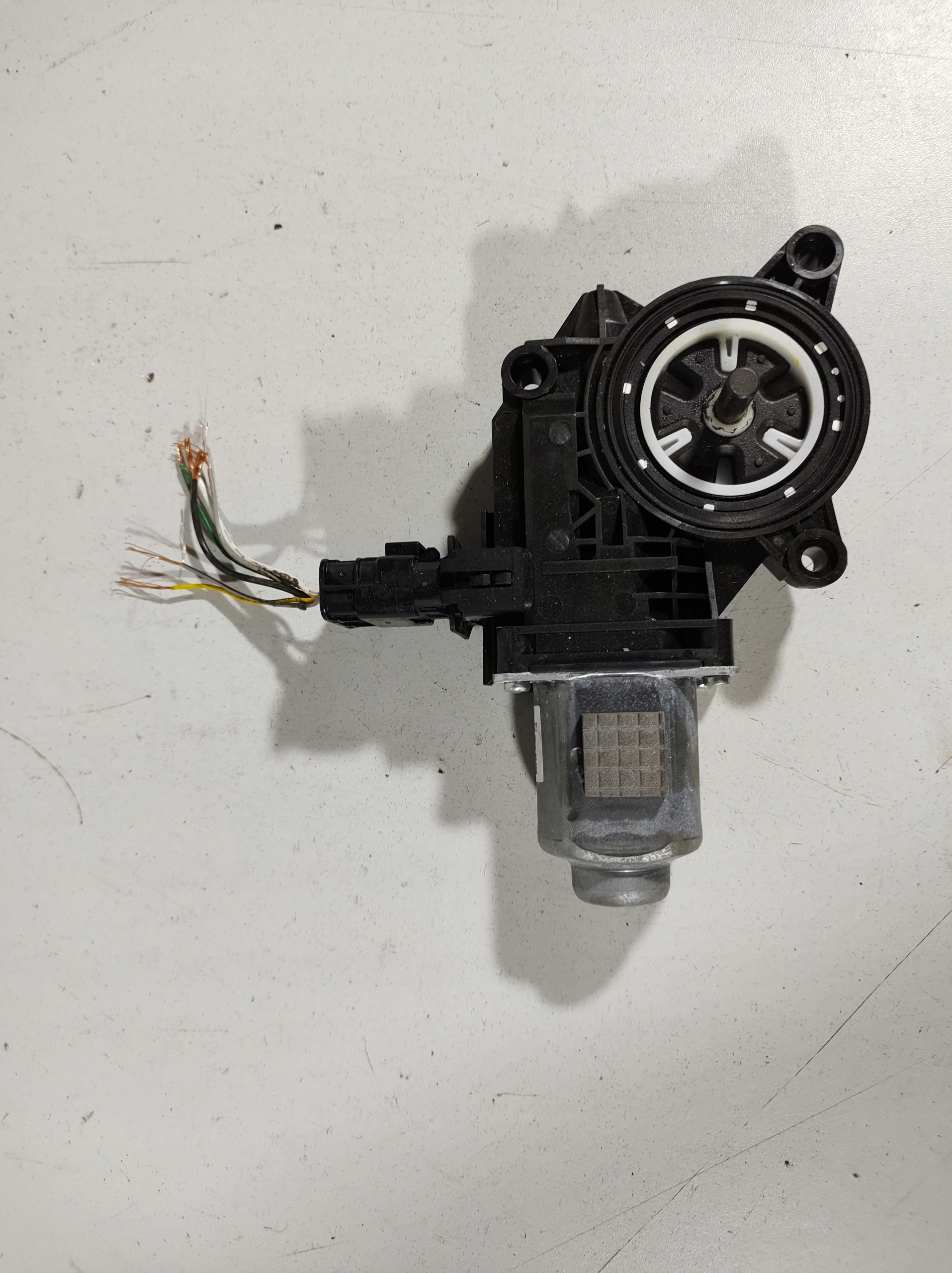 HYUNDAI IONIQ 17R-ПЕРЕДНИЙ ПРАВЫЙ СТЕКЛОПОДЪЕМНИК