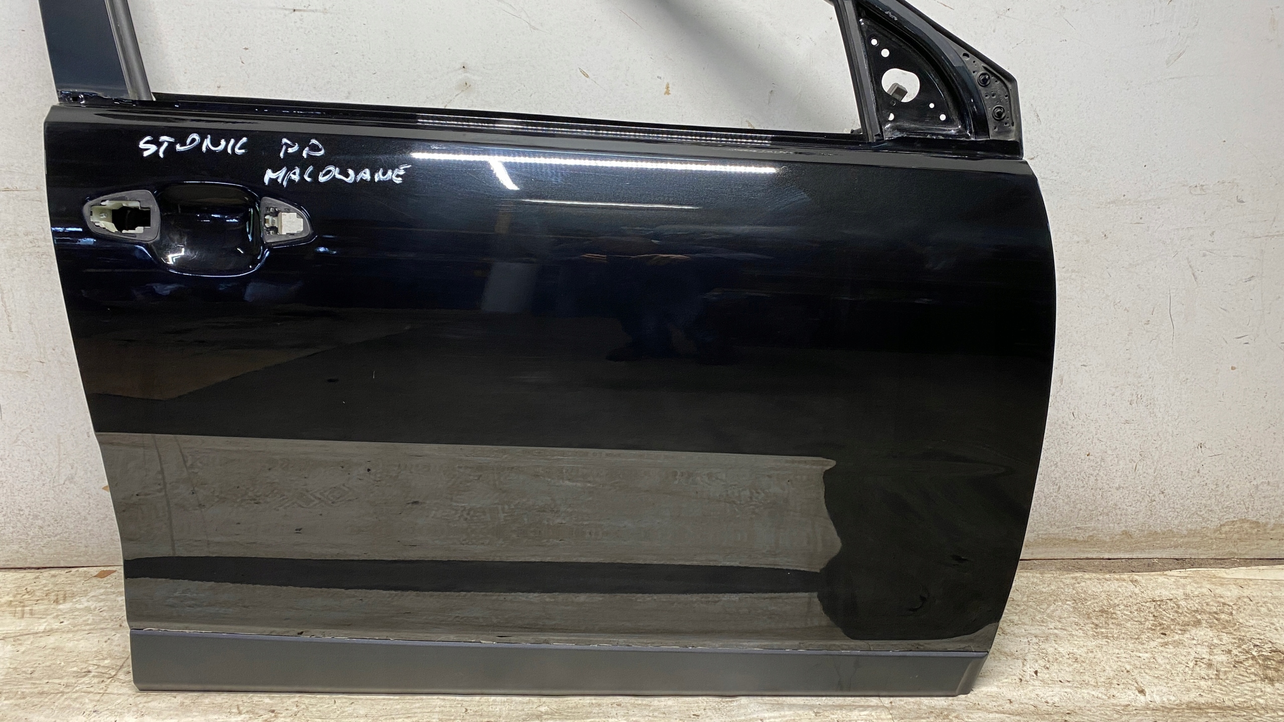 KIA STONIC door right right front front ABP black, 17-24