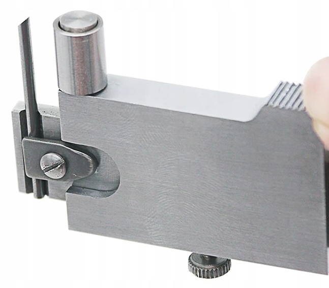 Suwmiarka traserska 200 mm 0,1 mm + rysik Marka inna