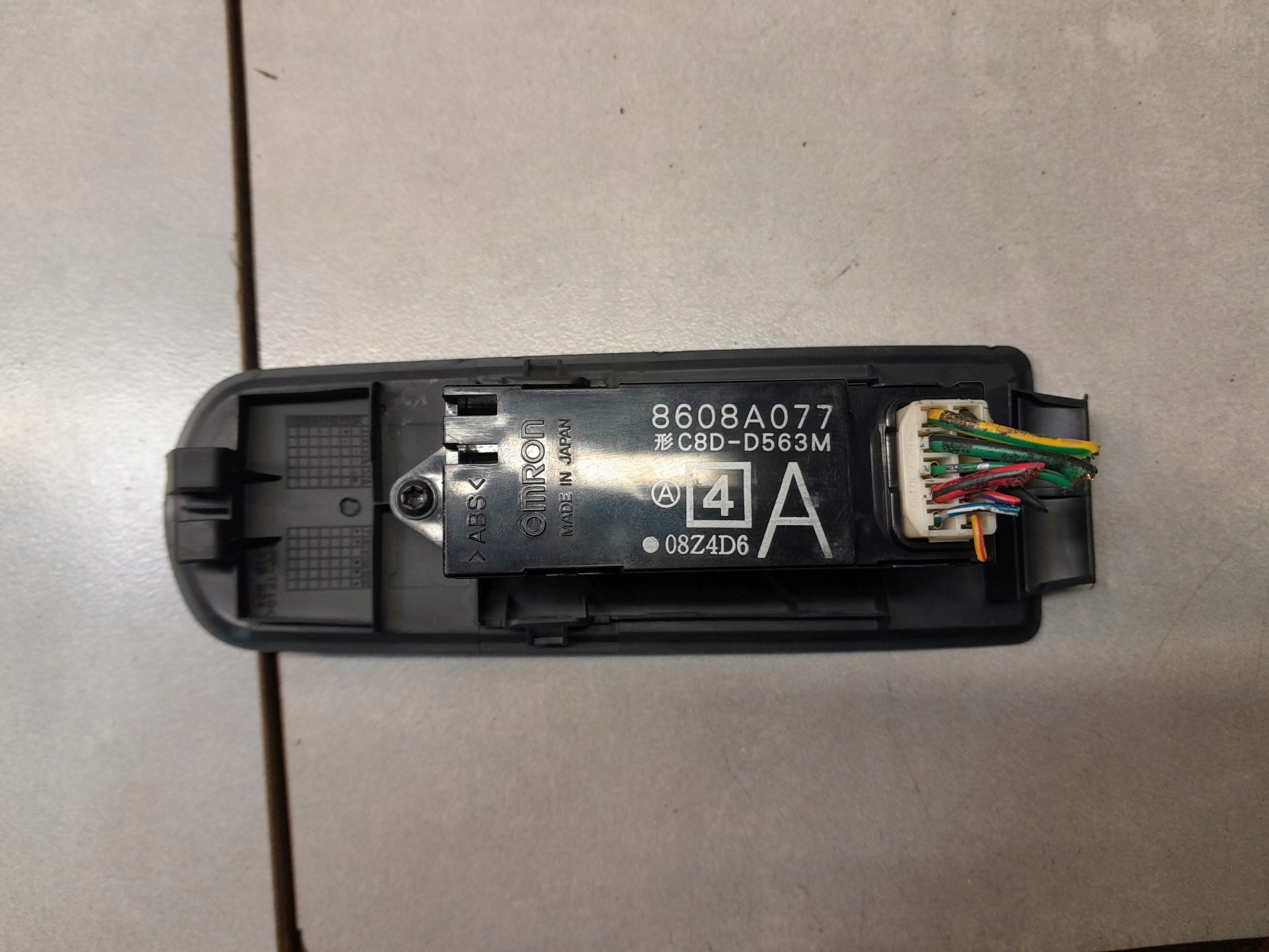 PENEL windows right front MITSUBISHI COLT VI 8608A077