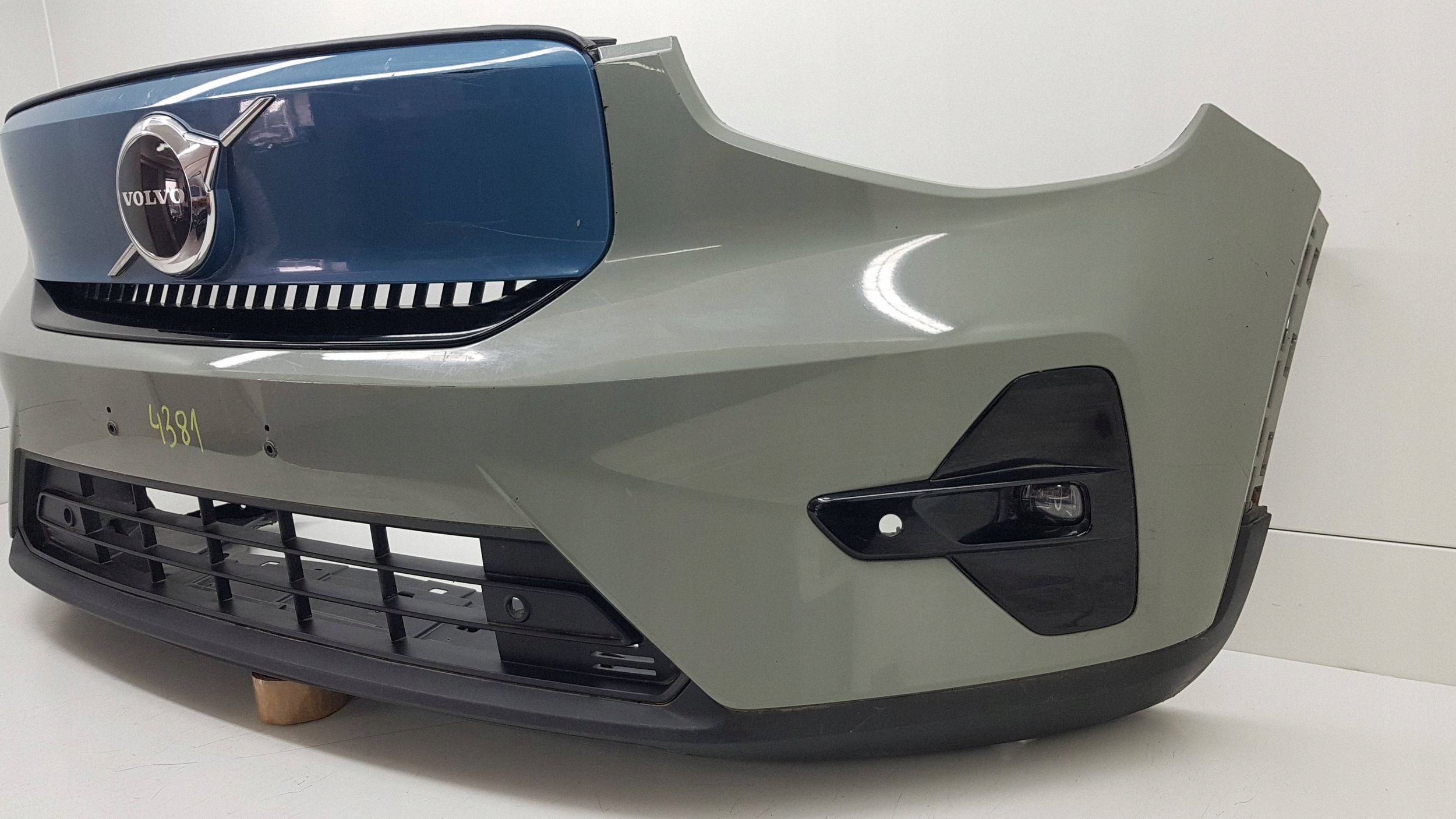 VOLVO XC40 C40 RECHARGE bumper front 31690933