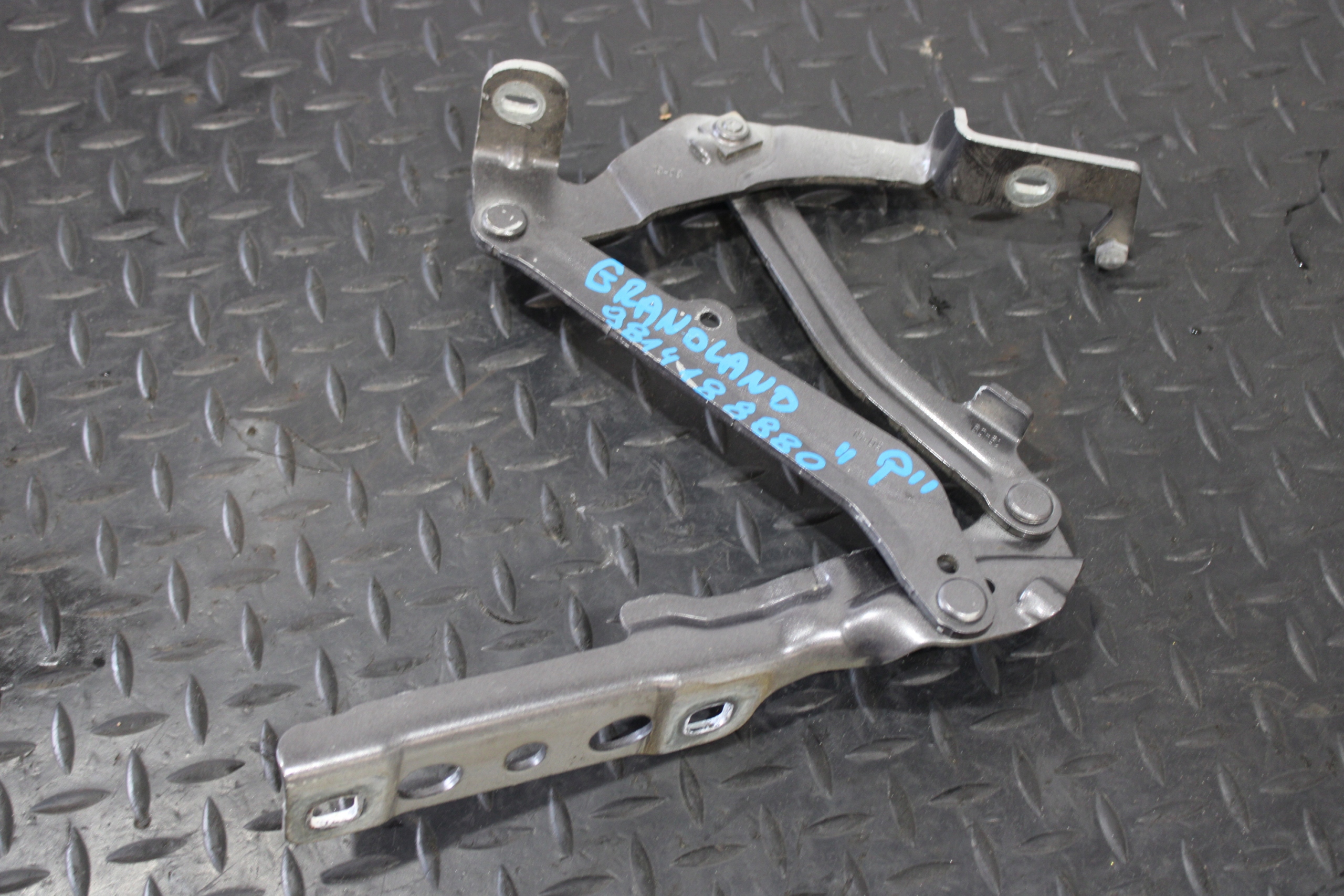 hinge bonnets right 9814188880 OPEL GRANDLAND X